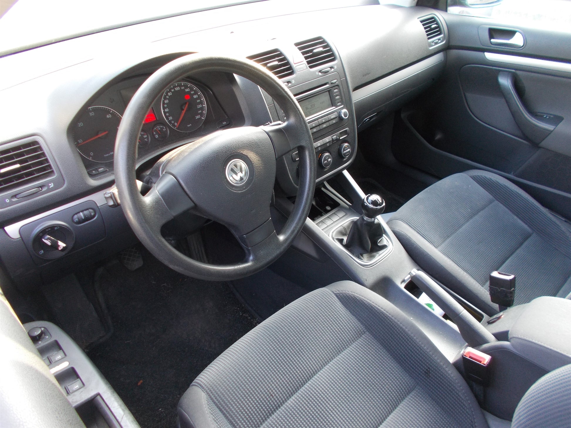 VW Jetta 1K Pluk-Selv-Bil Med OEM Nr. Ophugger Fra VW Ophugger