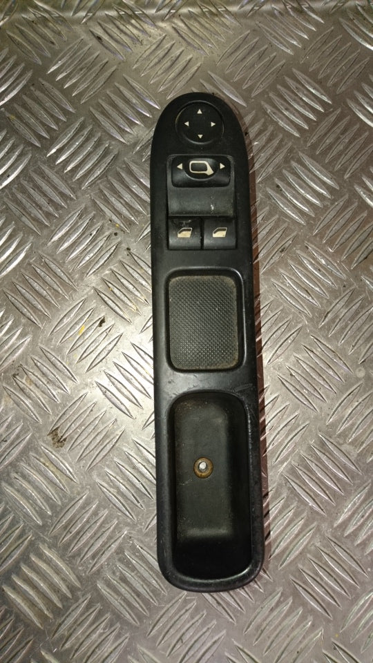 Peugeot 307 Kontakt Rudehejs Med OEM Nr. 6554E7 Fra Peugeot Ophugger