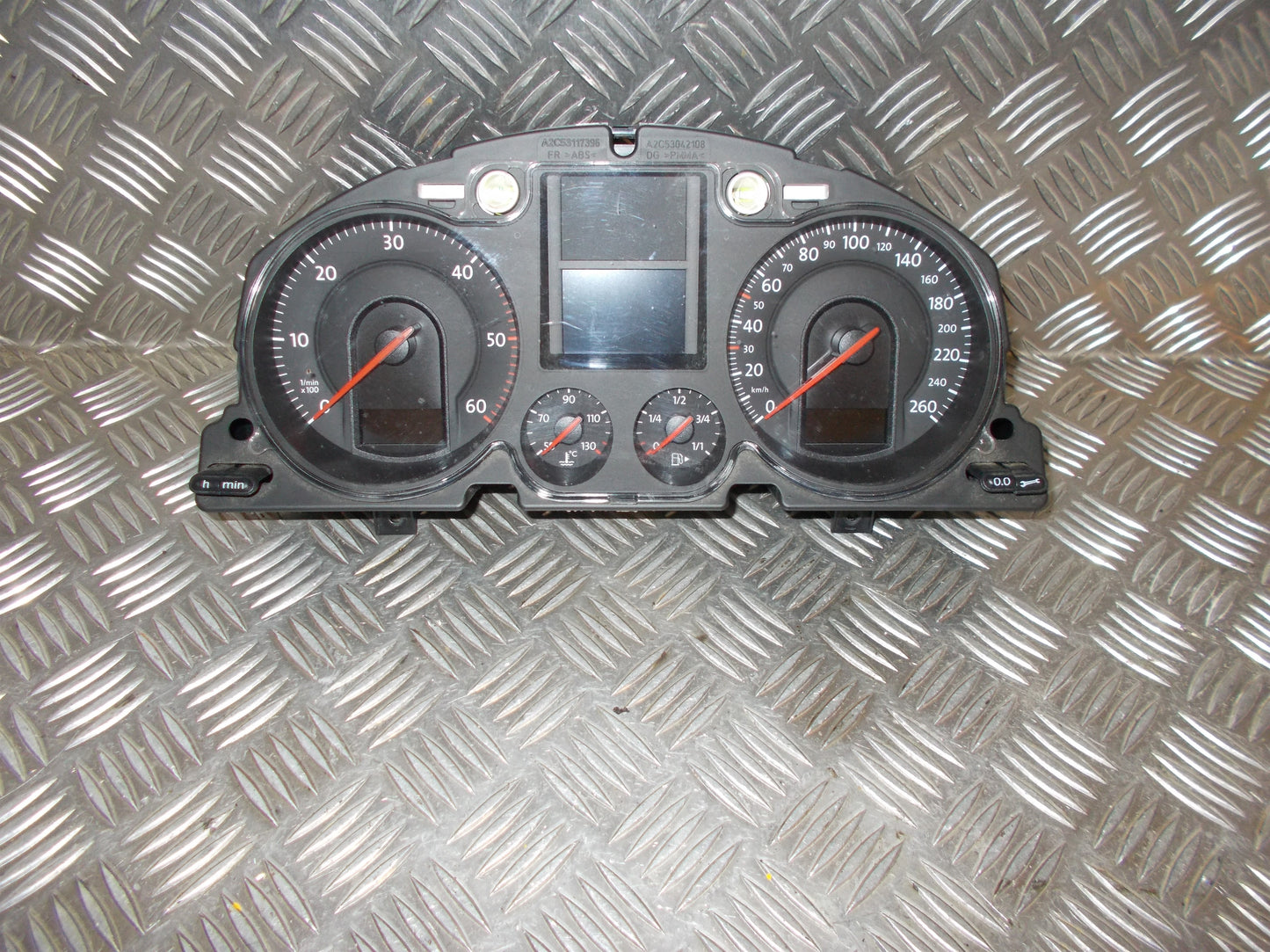 VW Passat 3C Speedometer - Instrument Med OEM Nr. 3C0920860K Fra VW Ophugger