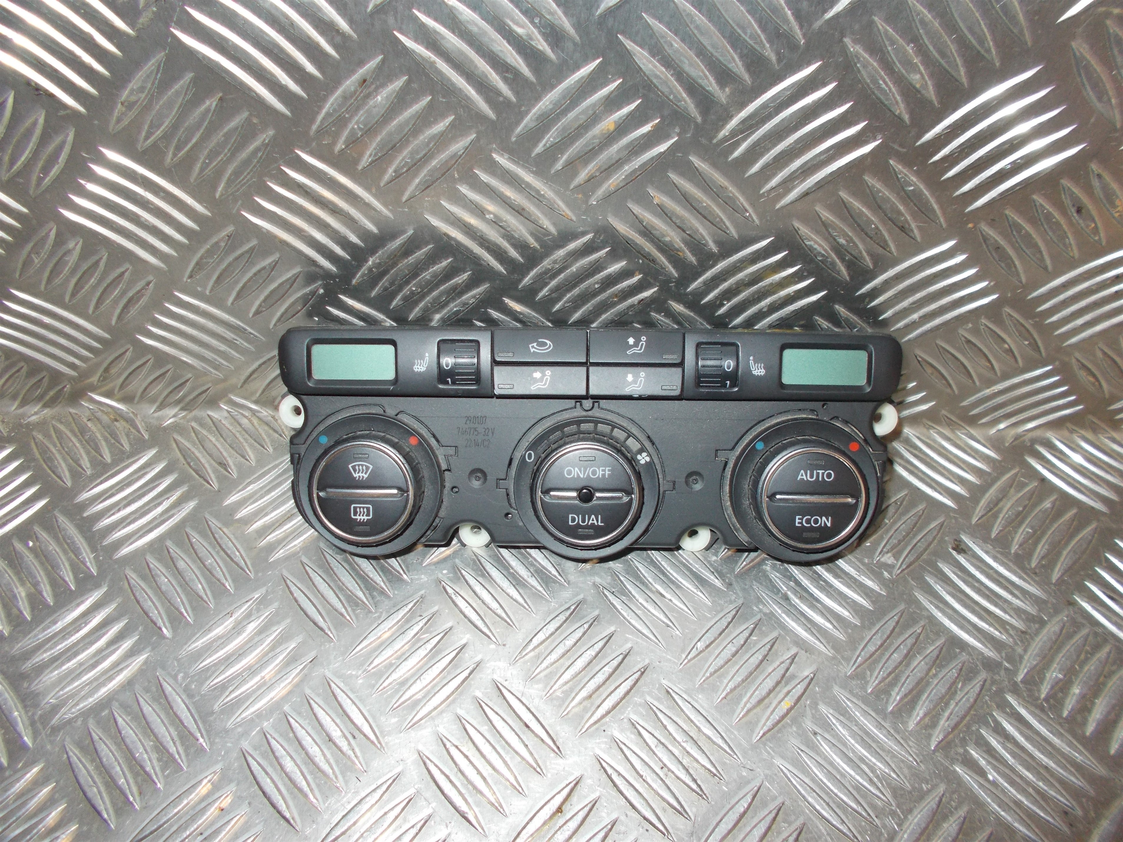 VW Passat 3C Varmeregulering Med OEM Nr. 3C0907044AH Fra VW Ophugger