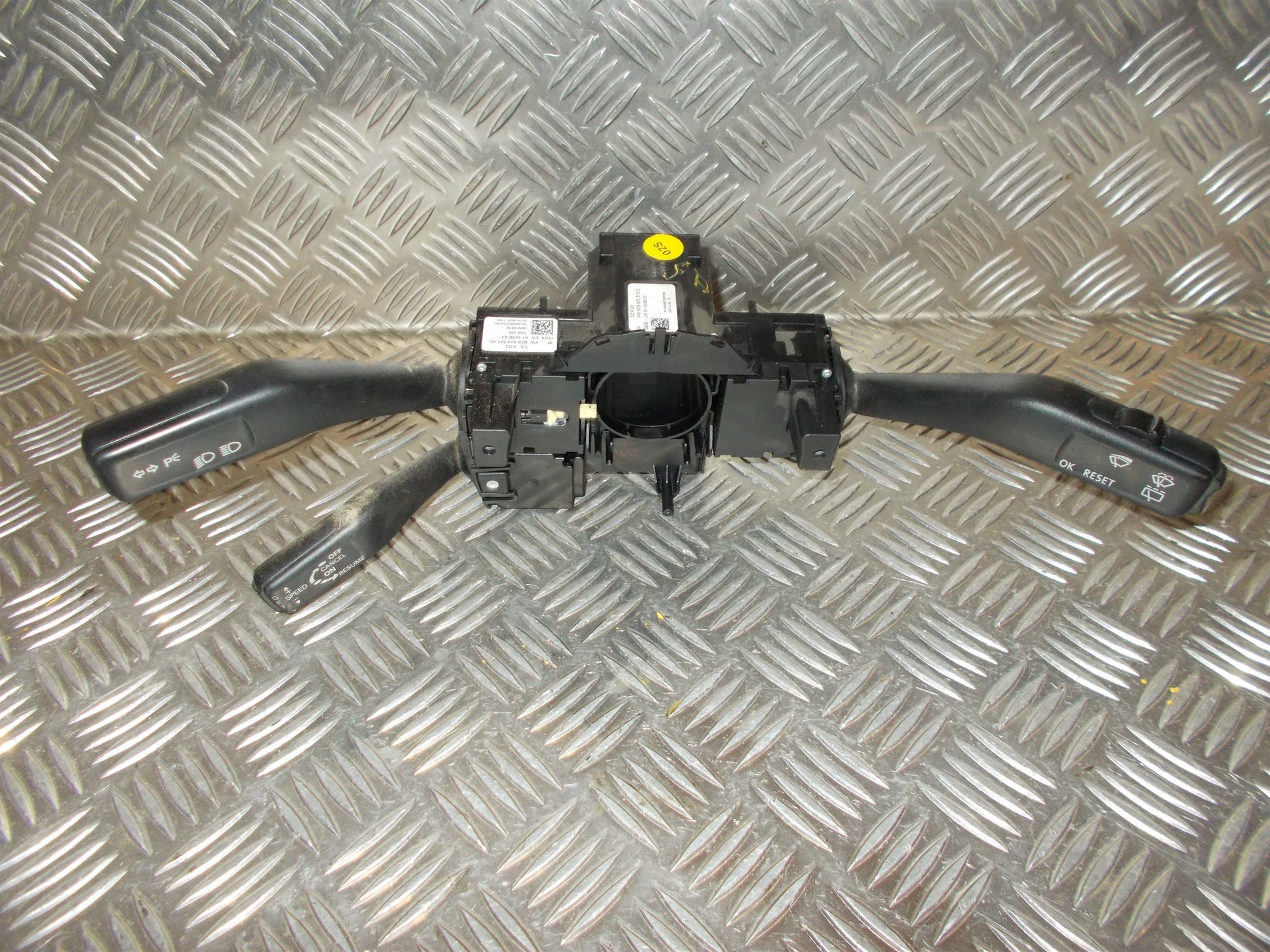 VW Passat 3C Kontakt Combi Med OEM Nr. 3C9953513C Fra VW Ophugger