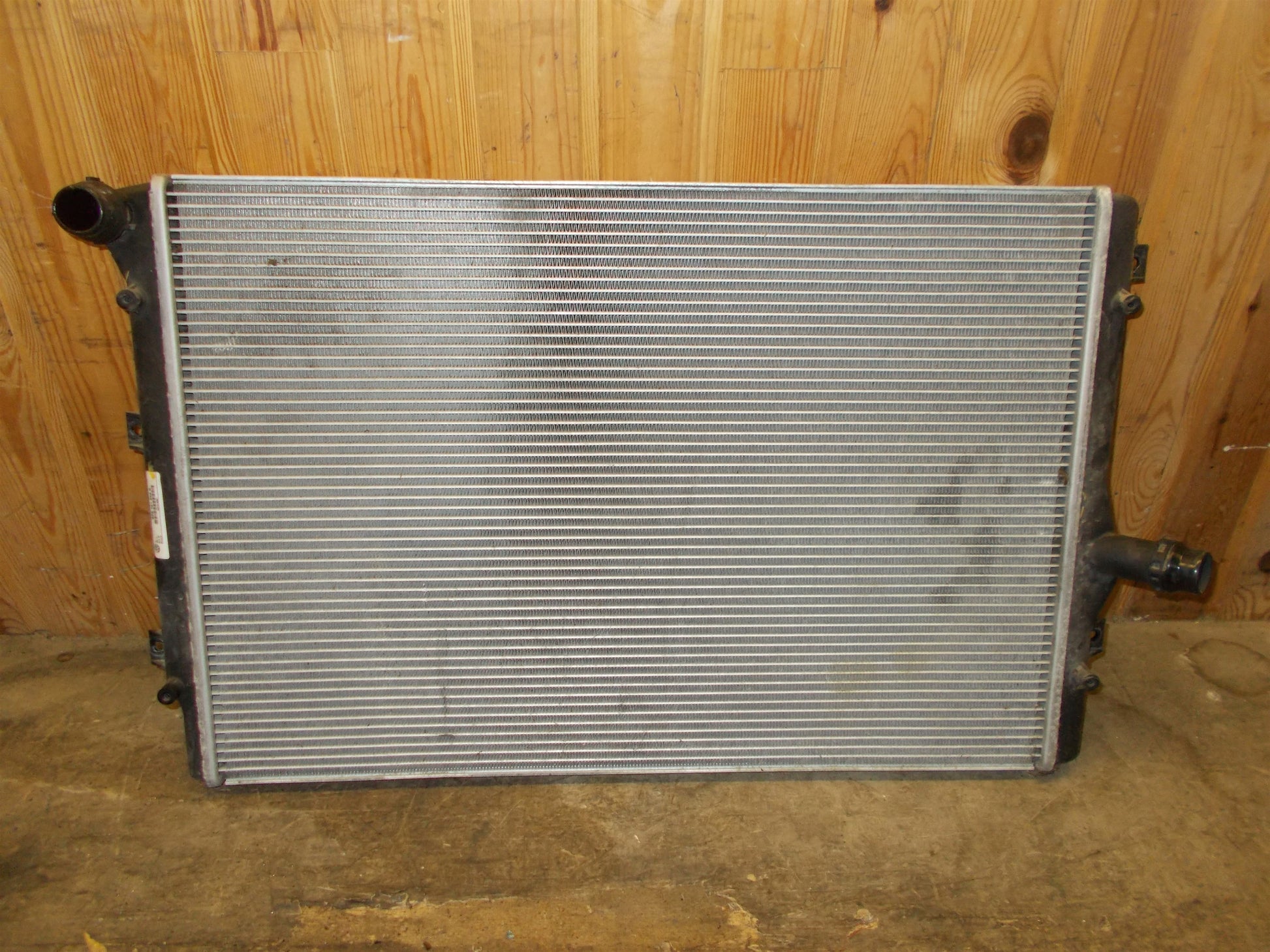 VW Passat 3C Køler Med OEM Nr. 3C0121253K Fra VW Ophugger
