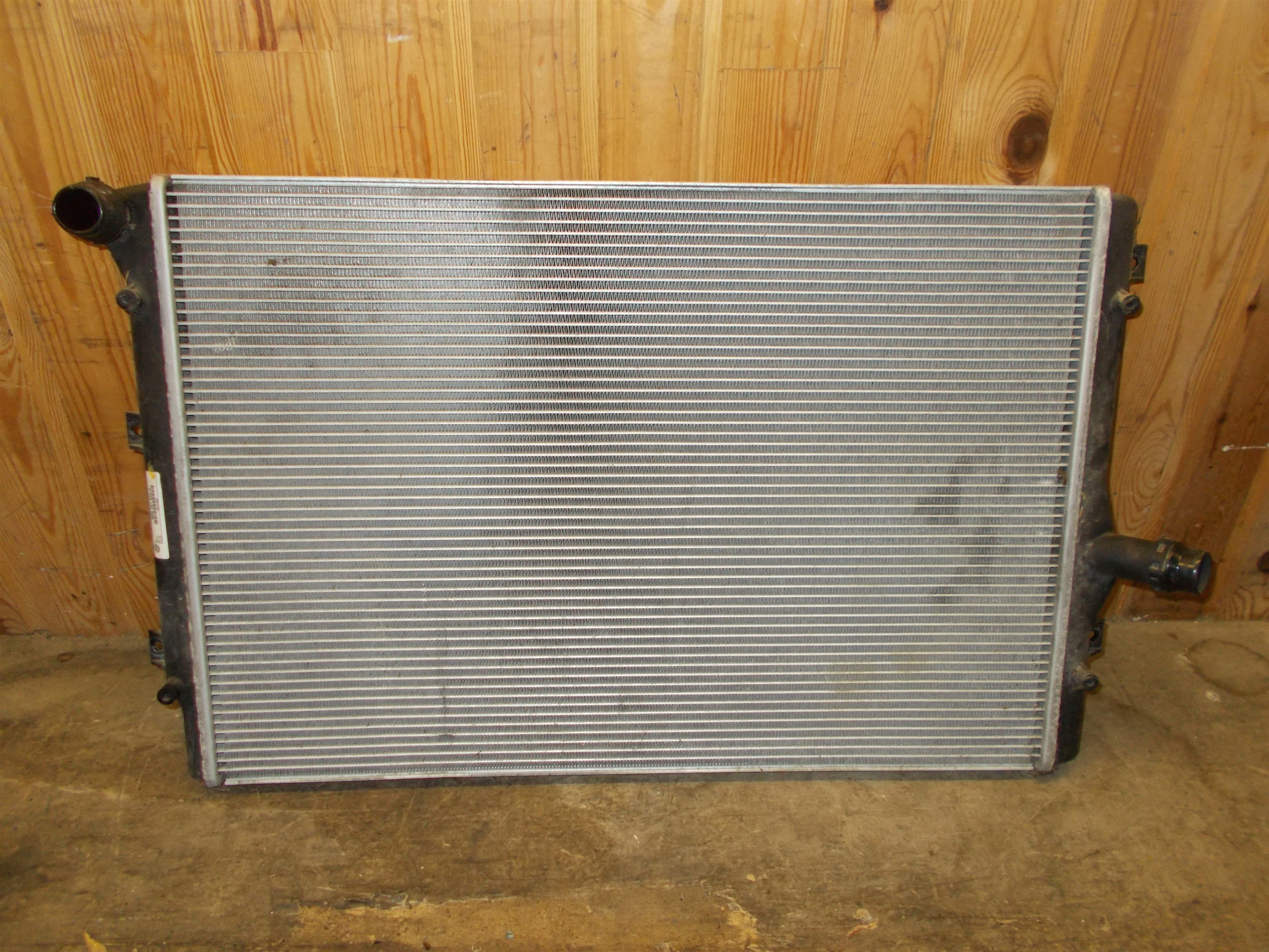 VW Passat 3C Køler Med OEM Nr. 1K0121251EH Fra VW Ophugger