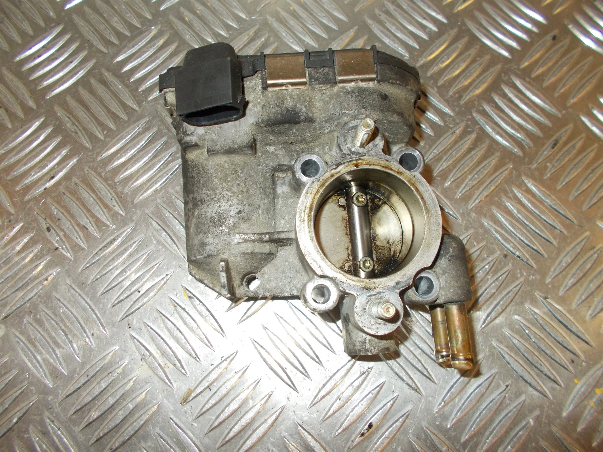 Opel Corsa C Spjældhus Med OEM Nr. Ophugger Fra Opel Ophugger