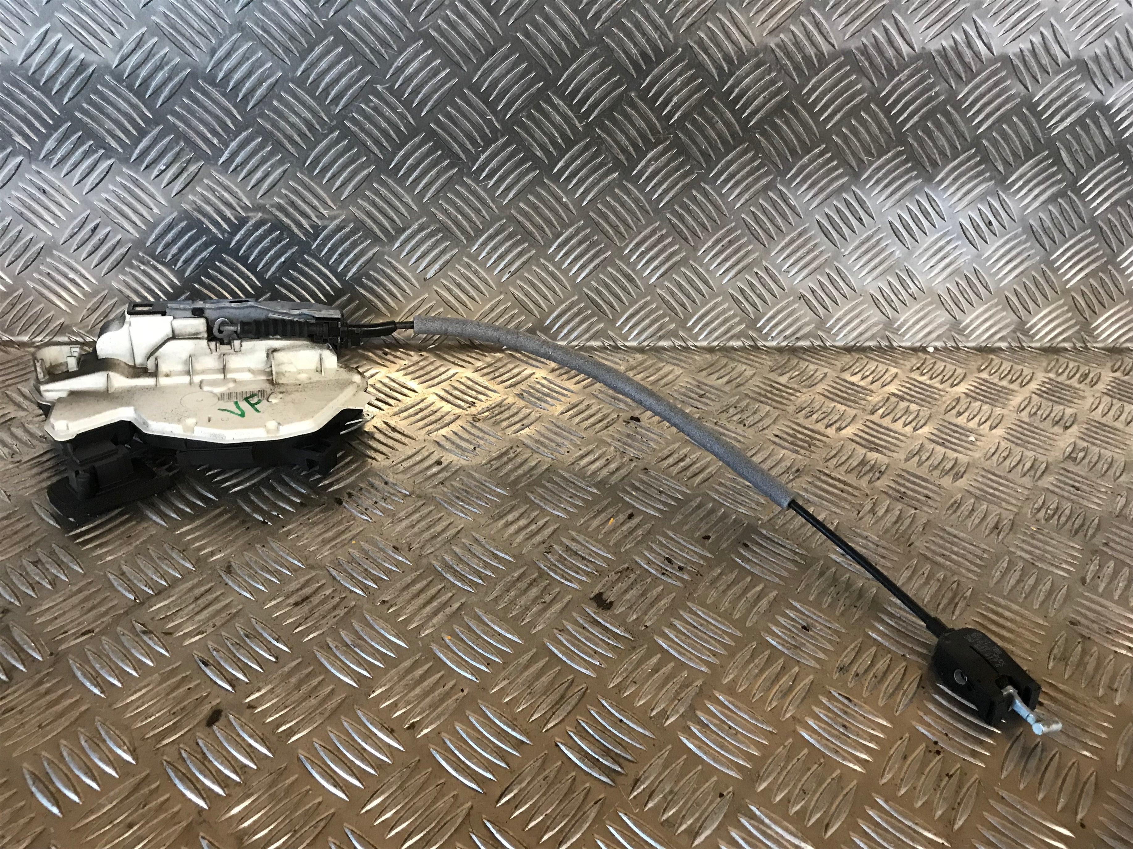 Audi A4 Dørlås Med OEM Nr. 5K1837015C Fra Audi Ophugger