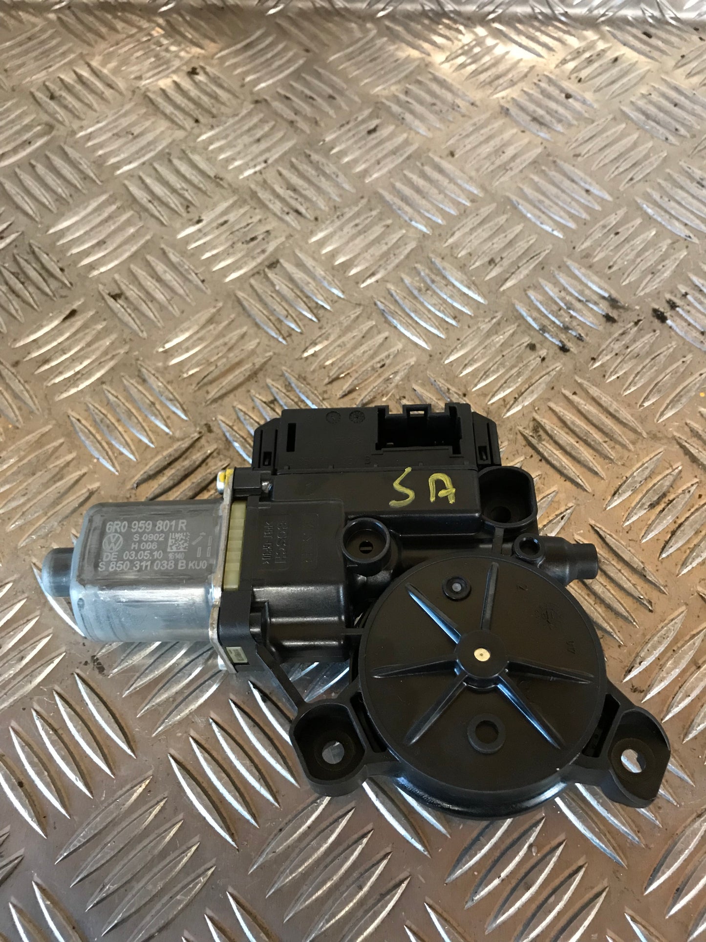 Audi A4 8K Rudemotor - Rudehejs Med OEM Nr. 6R0959801R Fra Audi Ophugger