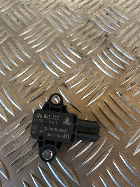 Audi A4 8K Airbag Føler Med OEM Nr. 1Q0955557 Fra Audi Ophugger