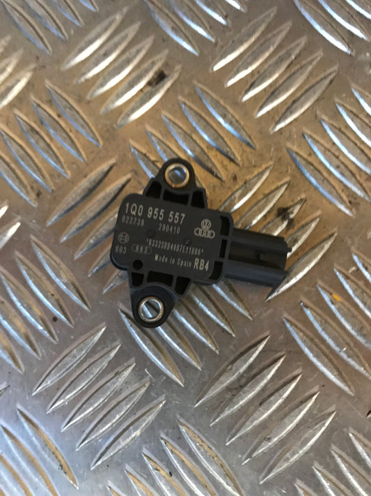 Audi A4 8K Airbag Føler Med OEM Nr. 1Q0955557 Fra Audi Ophugger
