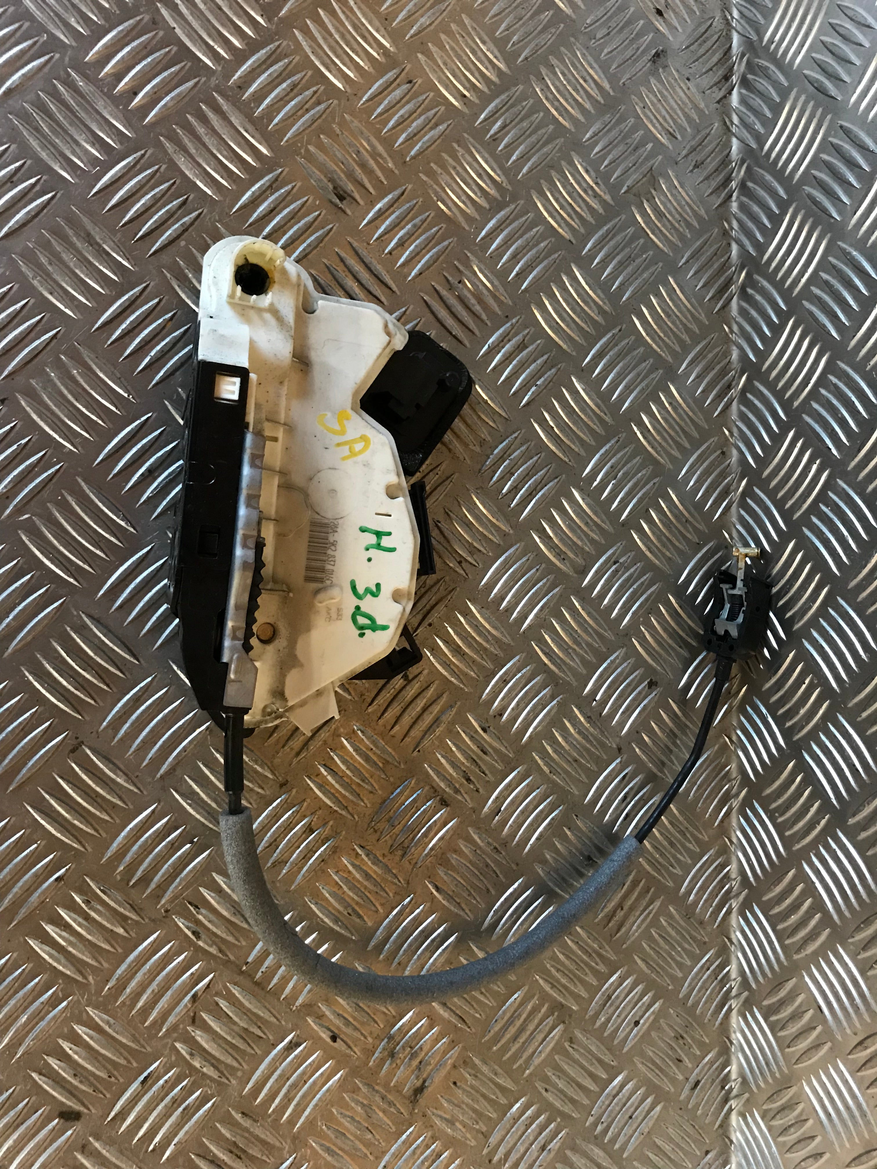 Audi A4 Dørlås Med OEM Nr. 5K2837016C Fra Audi Ophugger