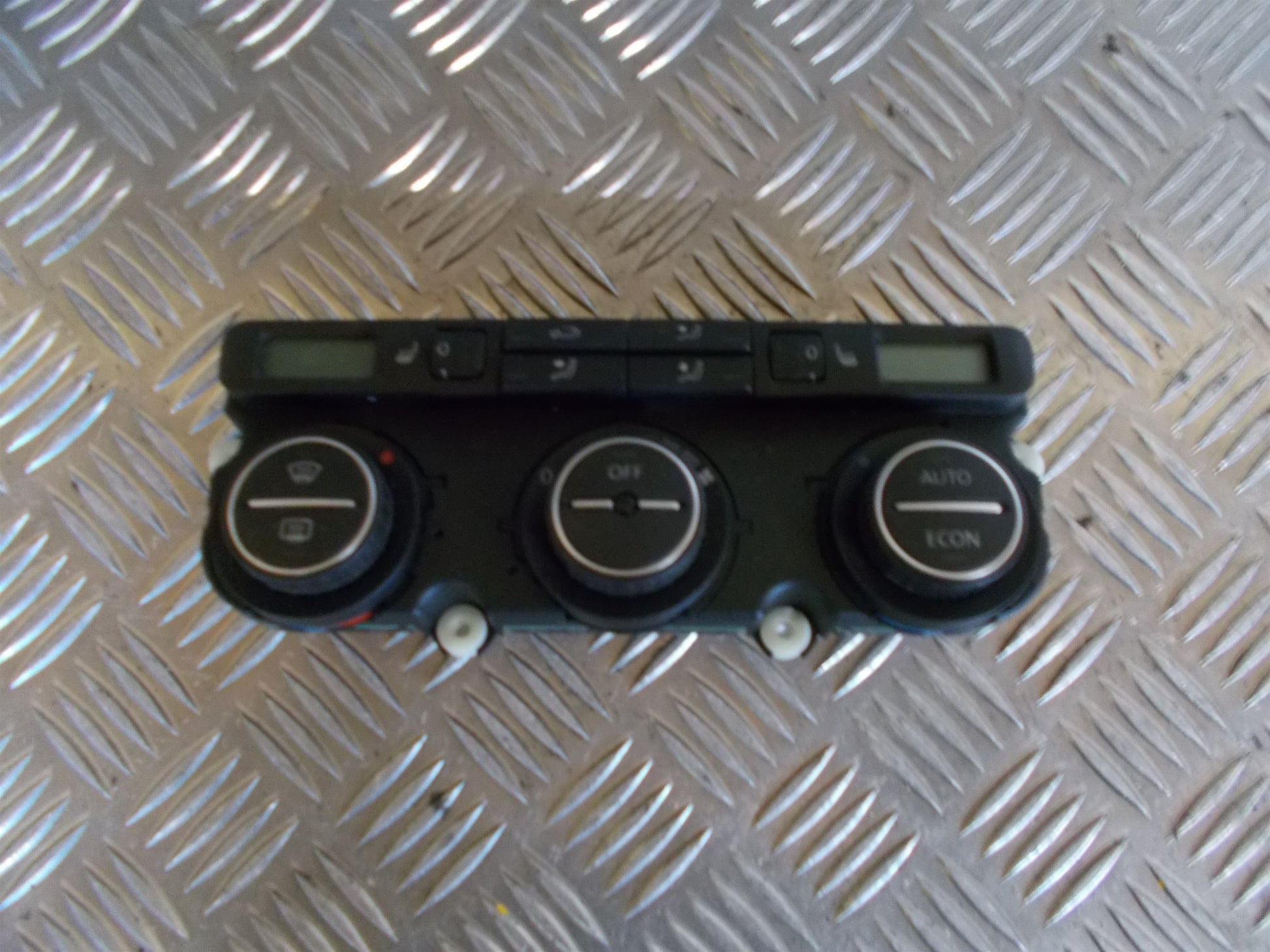 VW Jetta 1K Varmeregulering Med OEM Nr. 1K0907044BA Fra VW Ophugger