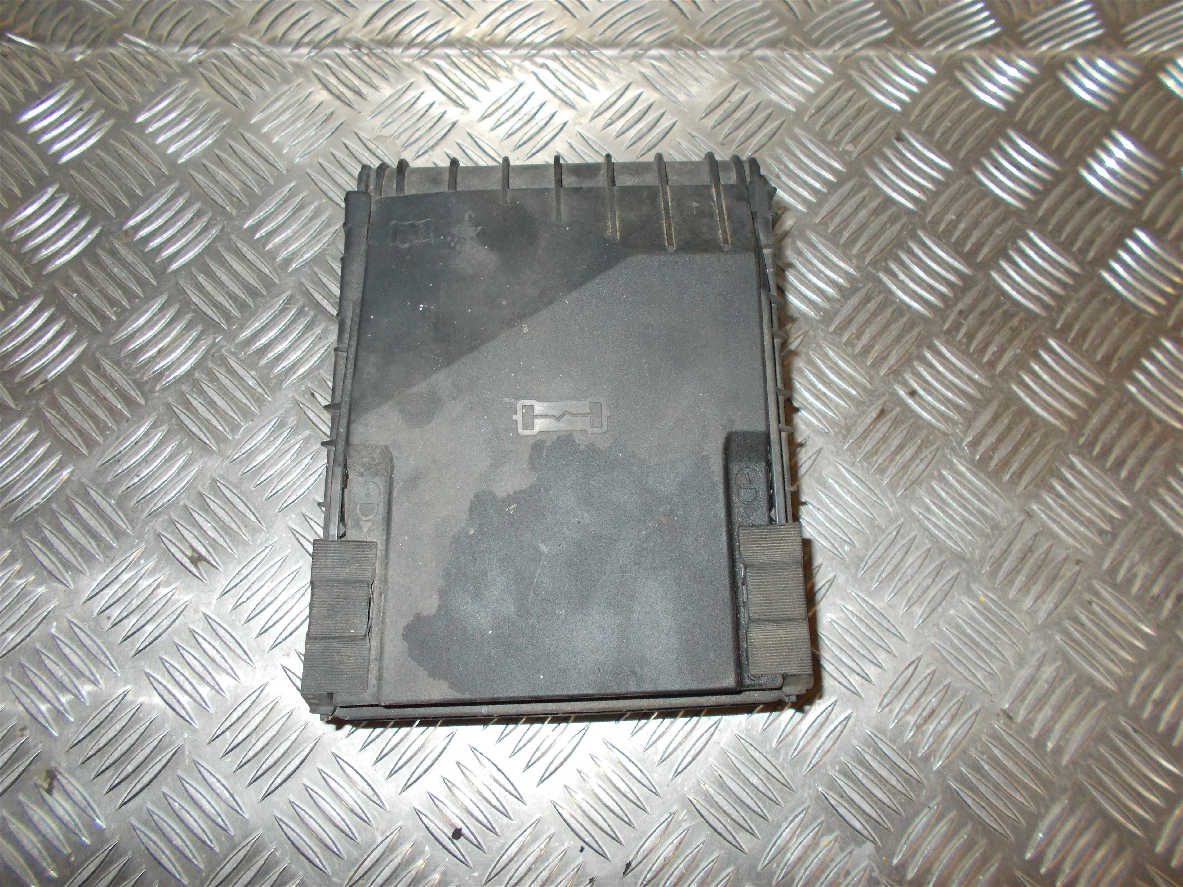 VW Jetta 1K Sikringsboks Med OEM Nr. 1K0937125 Fra VW Ophugger