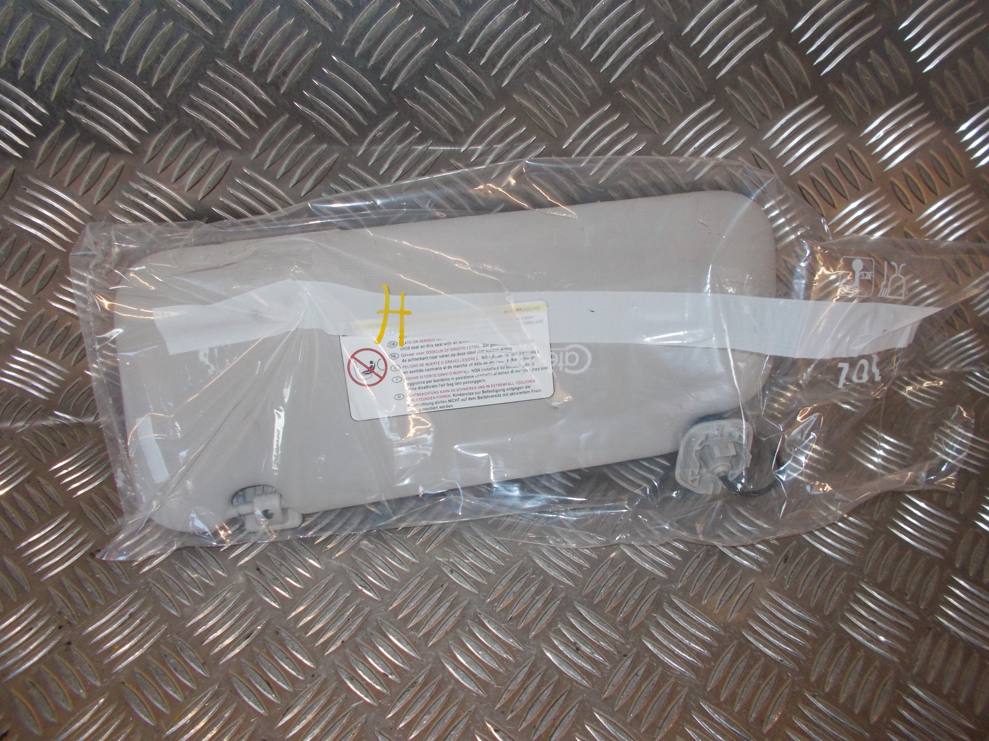 Citroen C5 Solskærm Med OEM Nr. 8143NQ Fra Citroen Ophugger