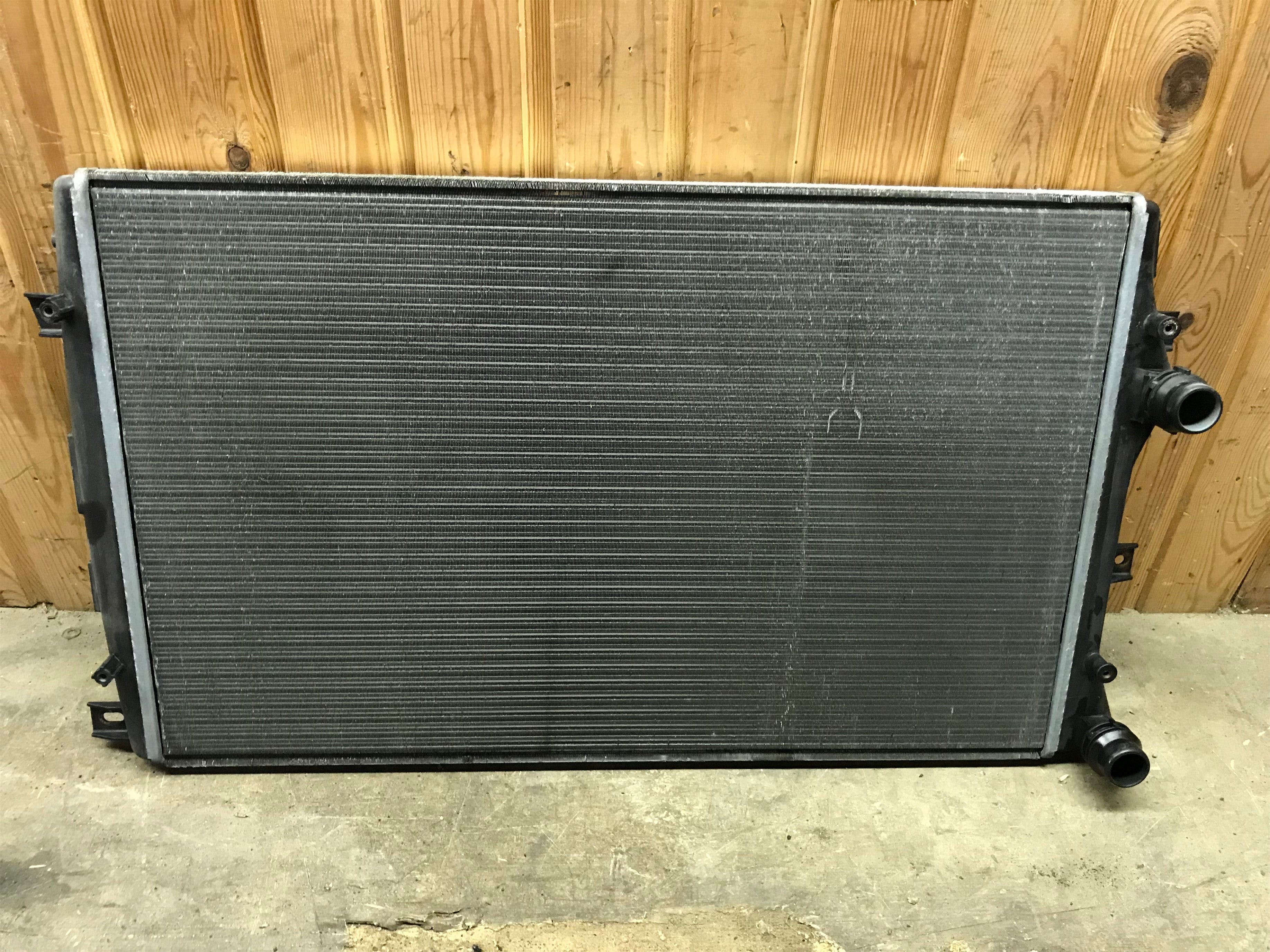 VW Jetta 1K Køler Med OEM Nr. 1K0121251AT Fra VW Ophugger