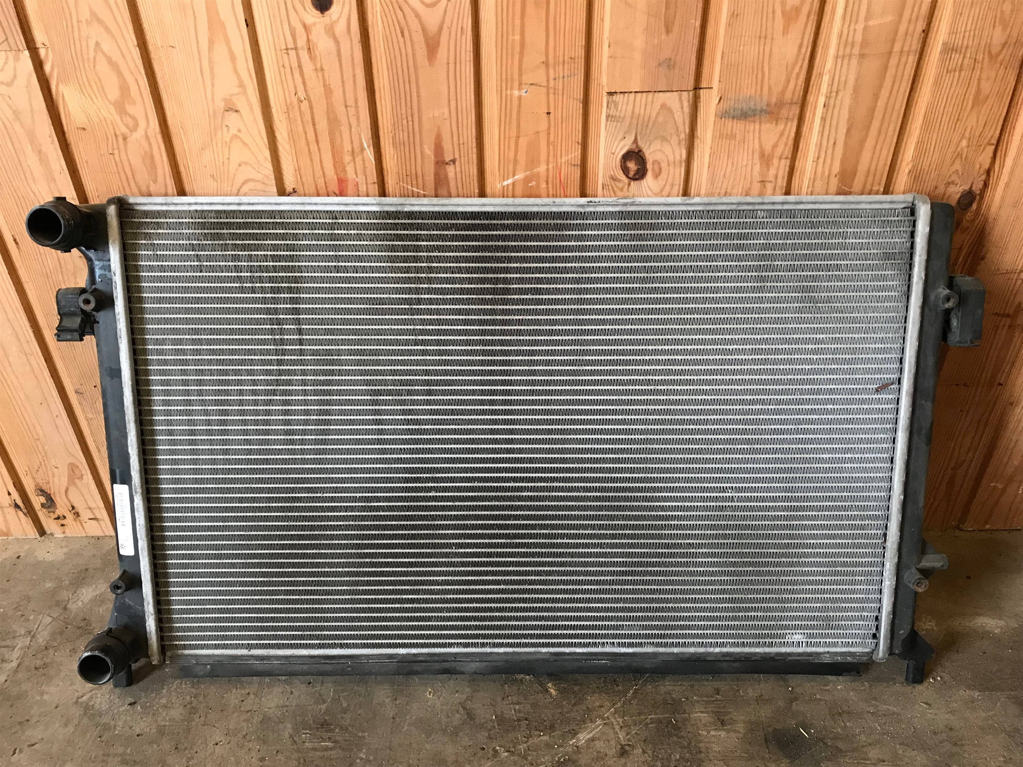 Audi A3 Køler Med OEM Nr. 1K0121251AR Fra Audi Ophugger