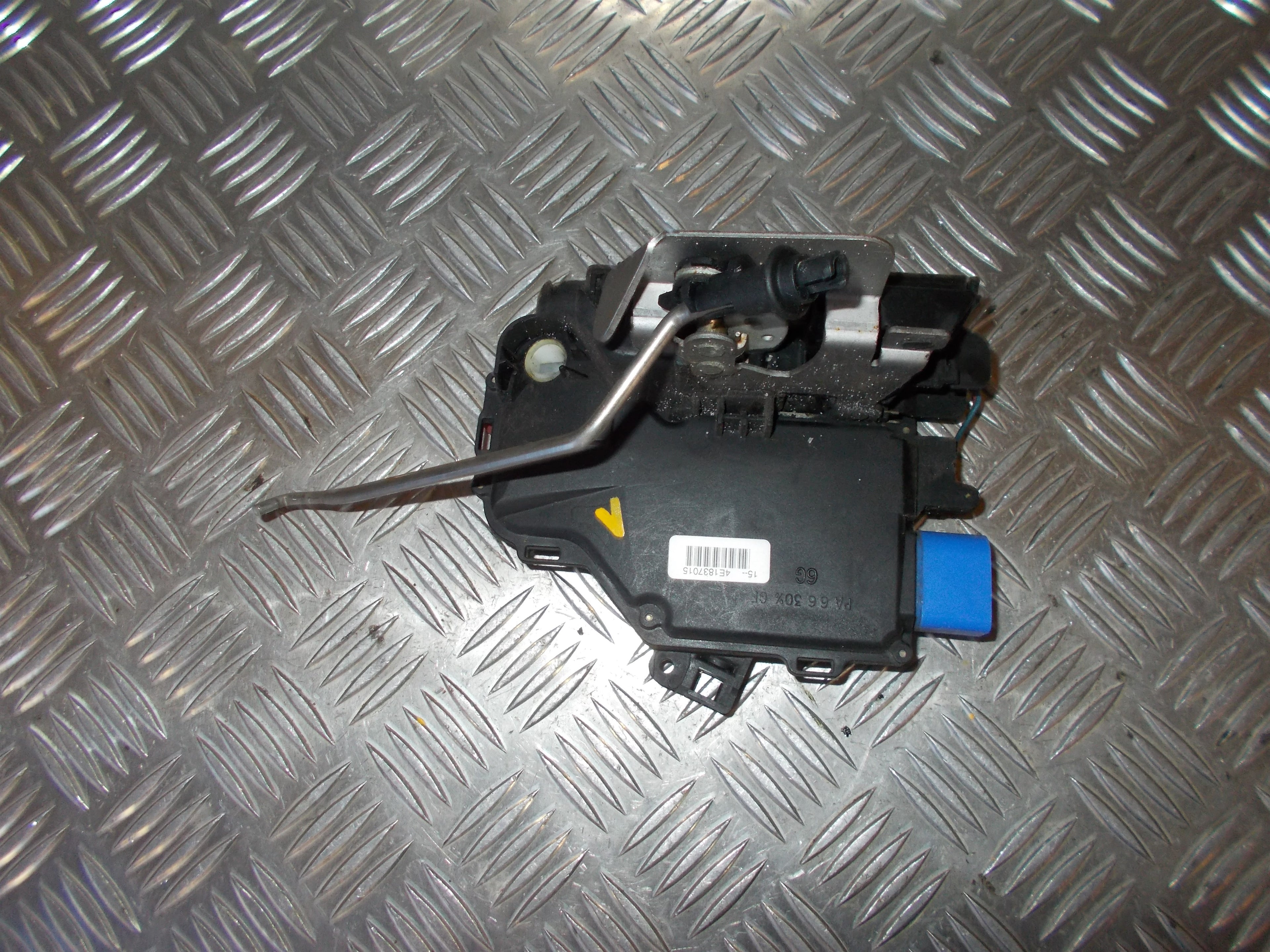 Audi A3 Dørlås Med OEM Nr. 4E1837015 Fra Audi Ophugger