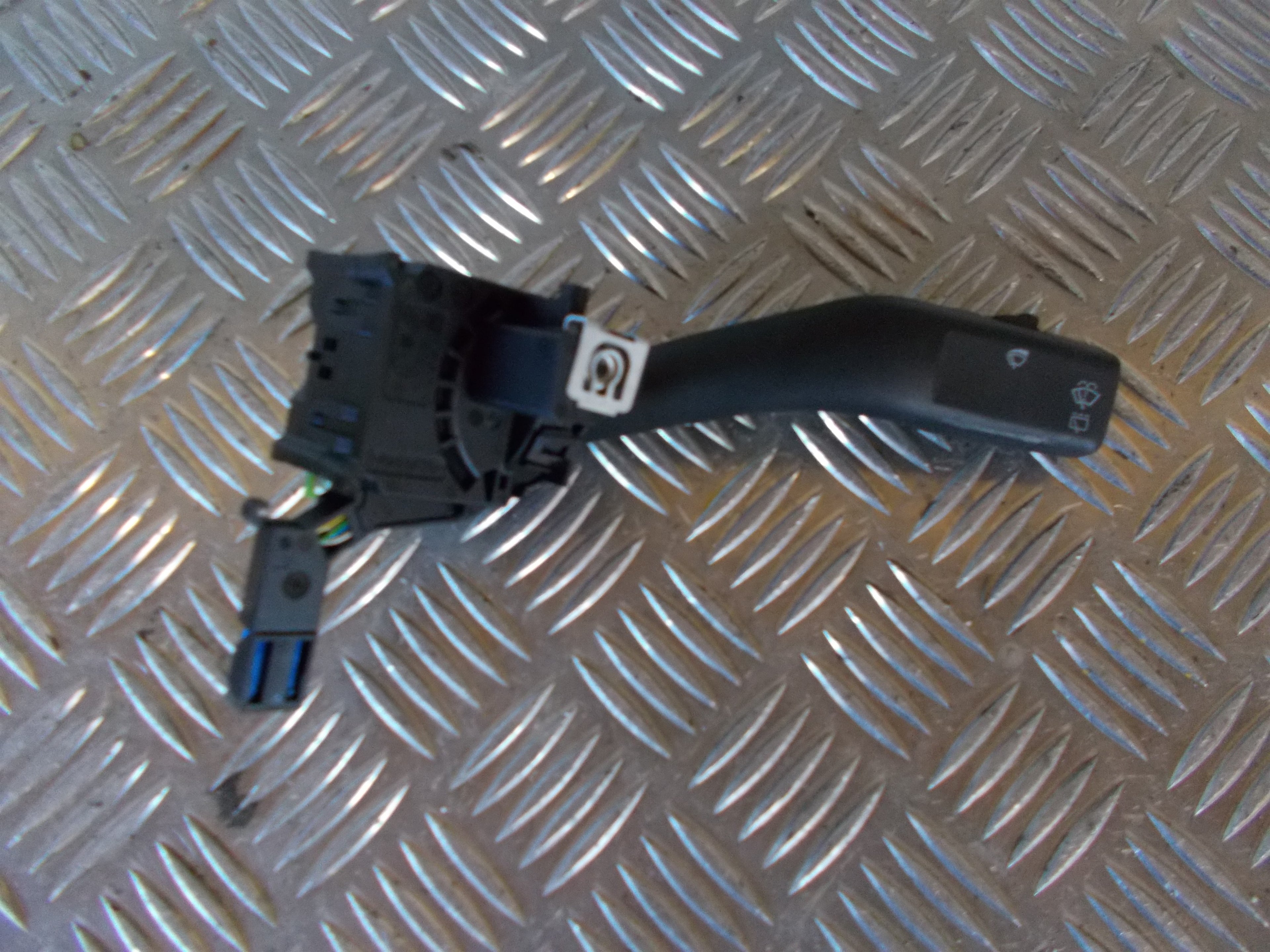 Audi A3 Kontakt Visker Med OEM Nr. 1K0953519 Fra Audi Ophugger