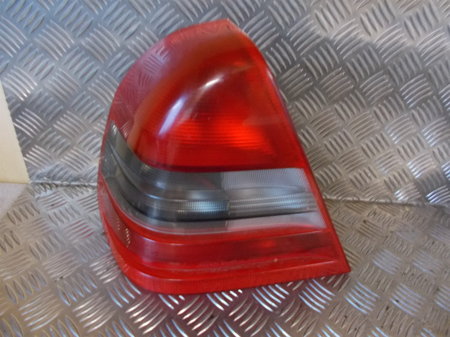 Mercedes C 180-280 W202 Baglygte Med OEM Nr. Ophugger Fra Mercedes Ophugger