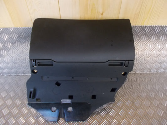 Audi A6 Handskerum Med OEM Nr. 4F1857035BF Fra Audi Ophugger