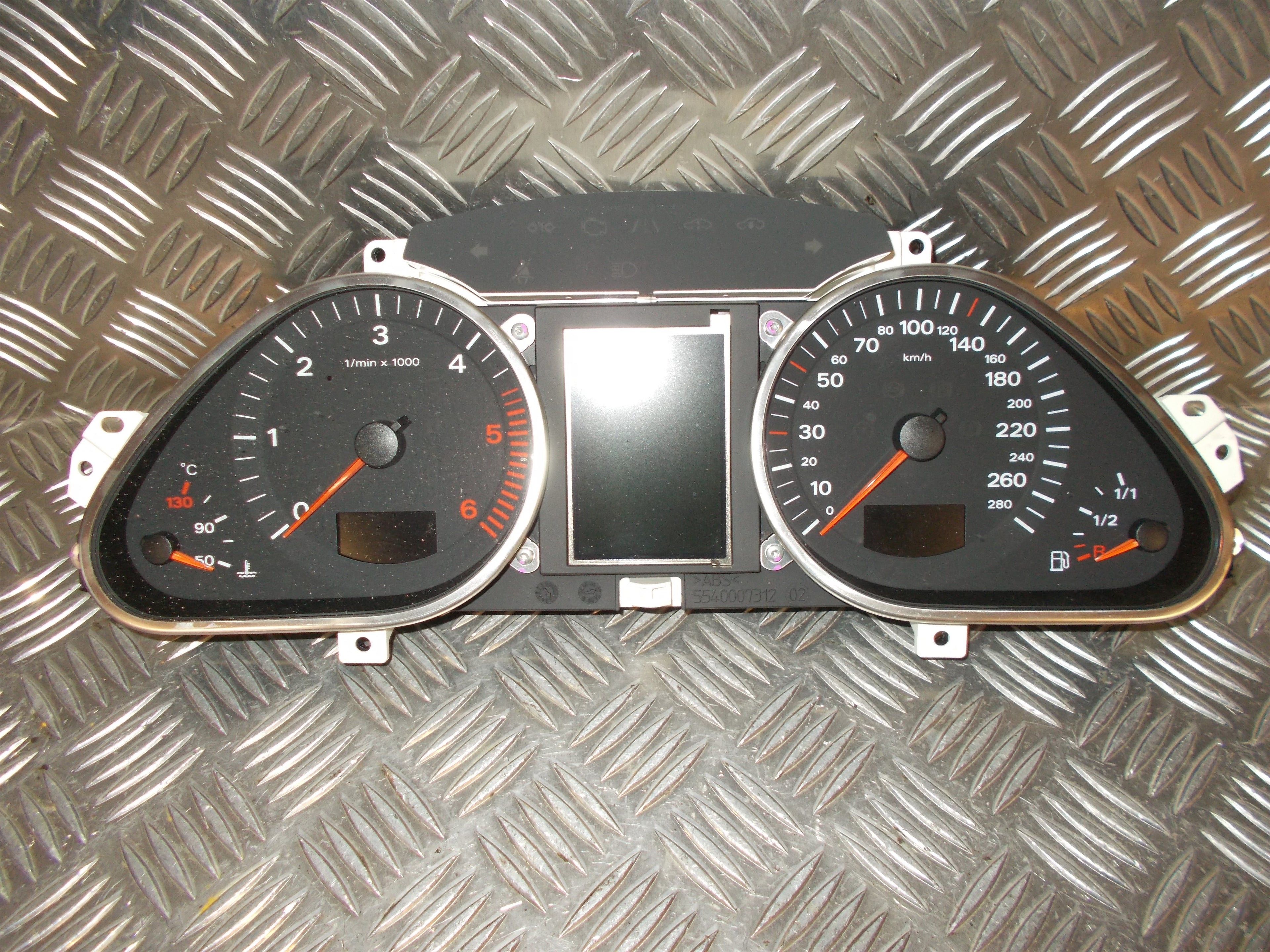 Audi A6 Speedometer - Instrument Med OEM Nr. 4F0920933J Fra Audi Ophugger