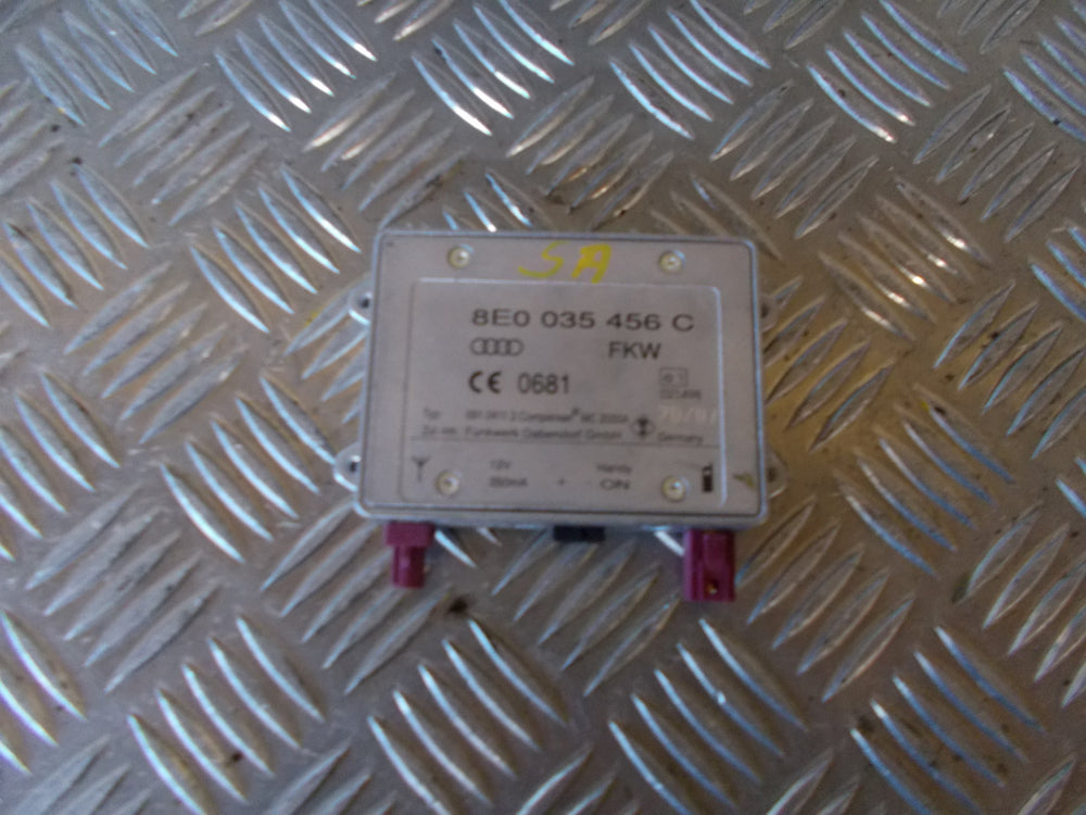 Audi A6 Antenneforstærker Med OEM Nr. 8E0035456C Fra Audi Ophugger