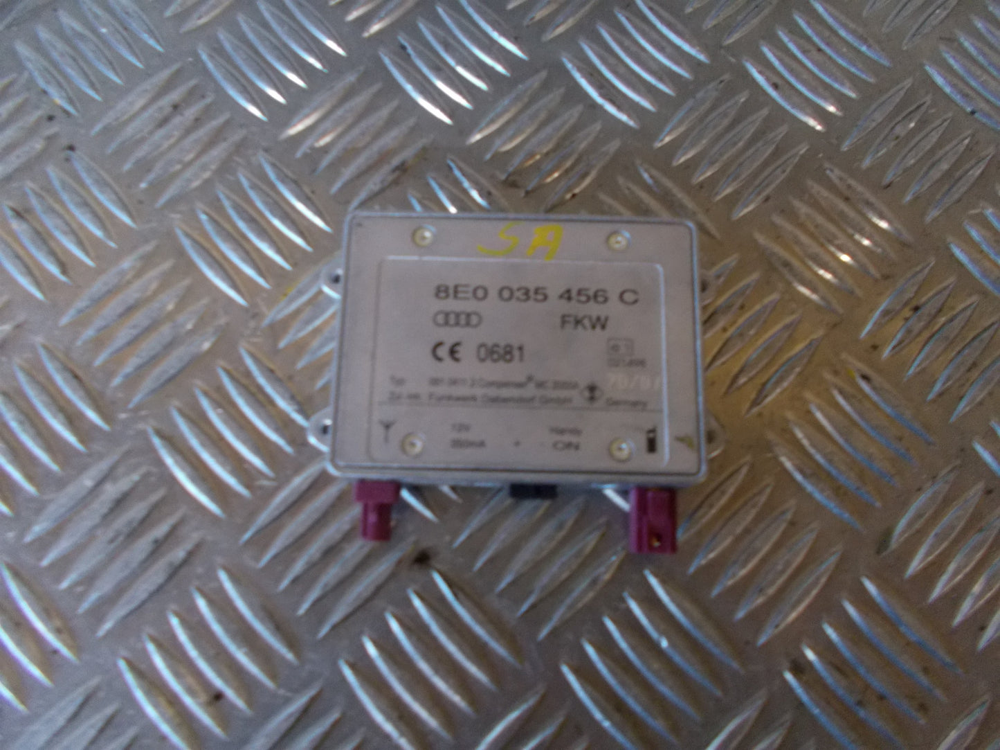 Audi A6 Antenneforstærker Med OEM Nr. 8E0035456C Fra Audi Ophugger