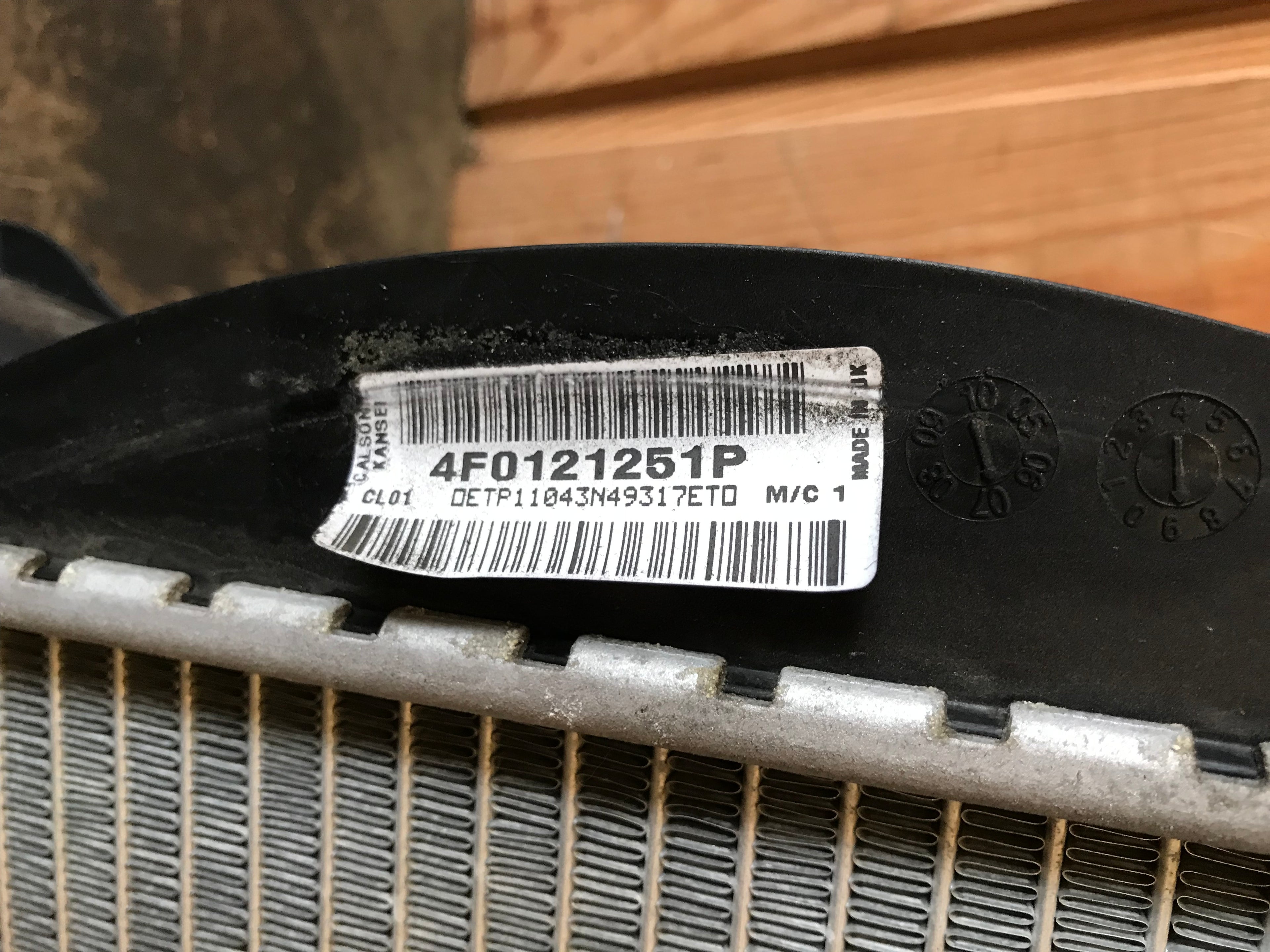 Audi A6 Køler Med OEM Nr. 4F0121251AG Fra Audi Ophugger