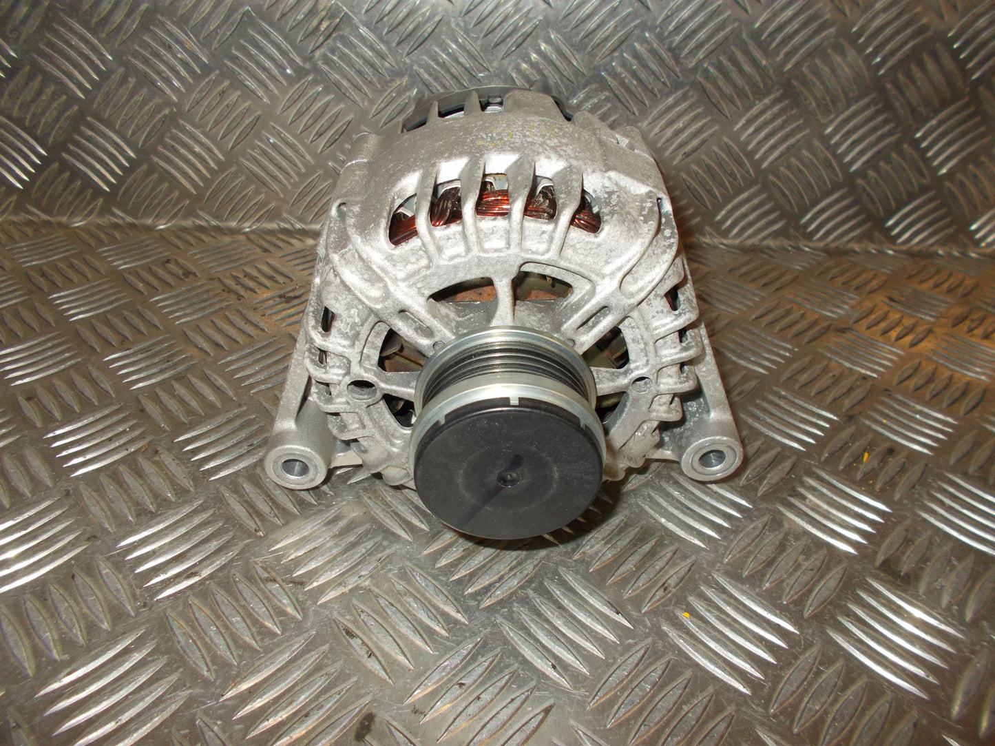 Chevrolet Aveo Generator Med OEM Nr. 13588296 Fra Chevrolet Ophugger