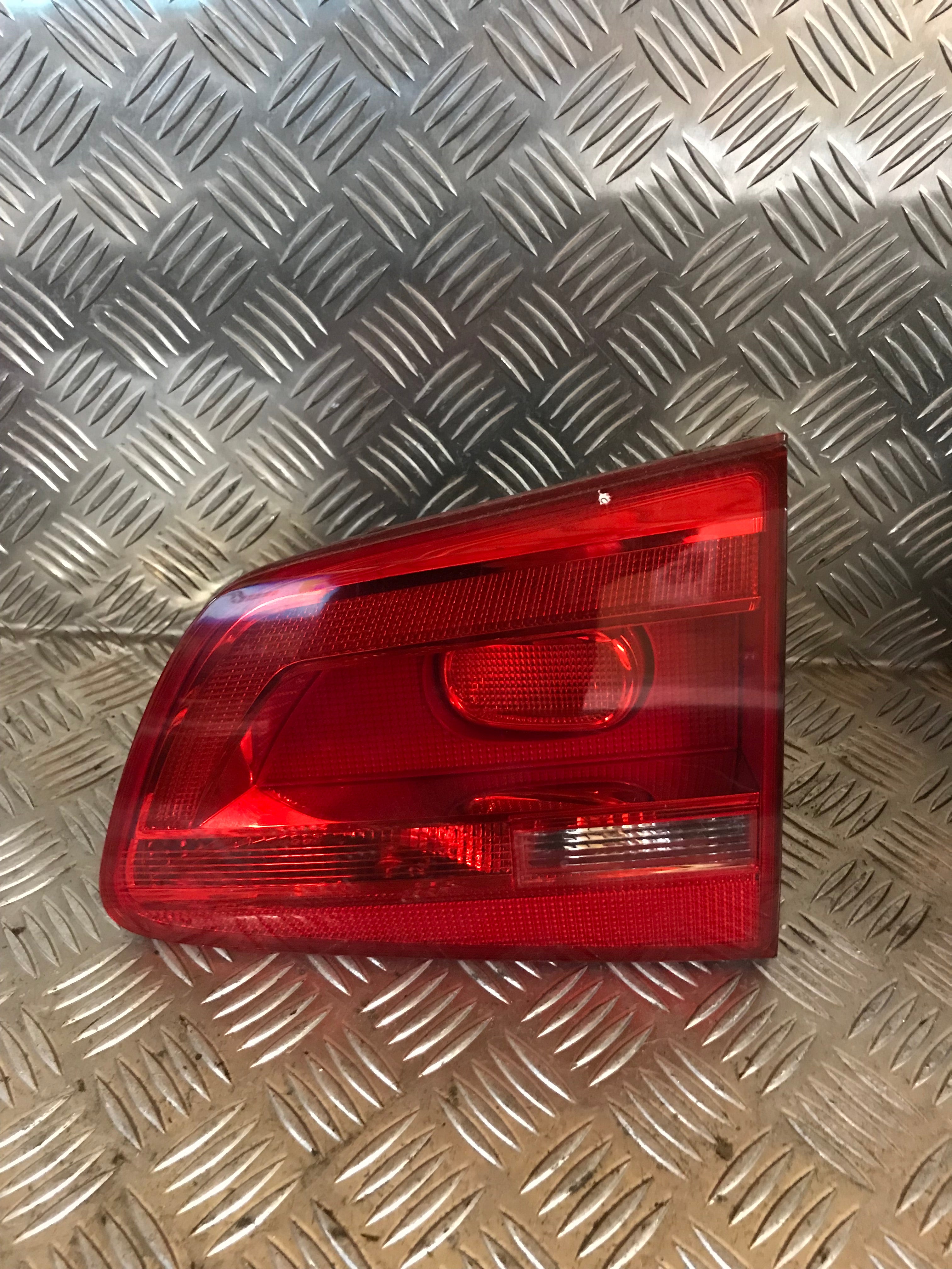 VW Touran Gp2 Baglygte Med OEM Nr. 1T0945094 Fra VW Ophugger
