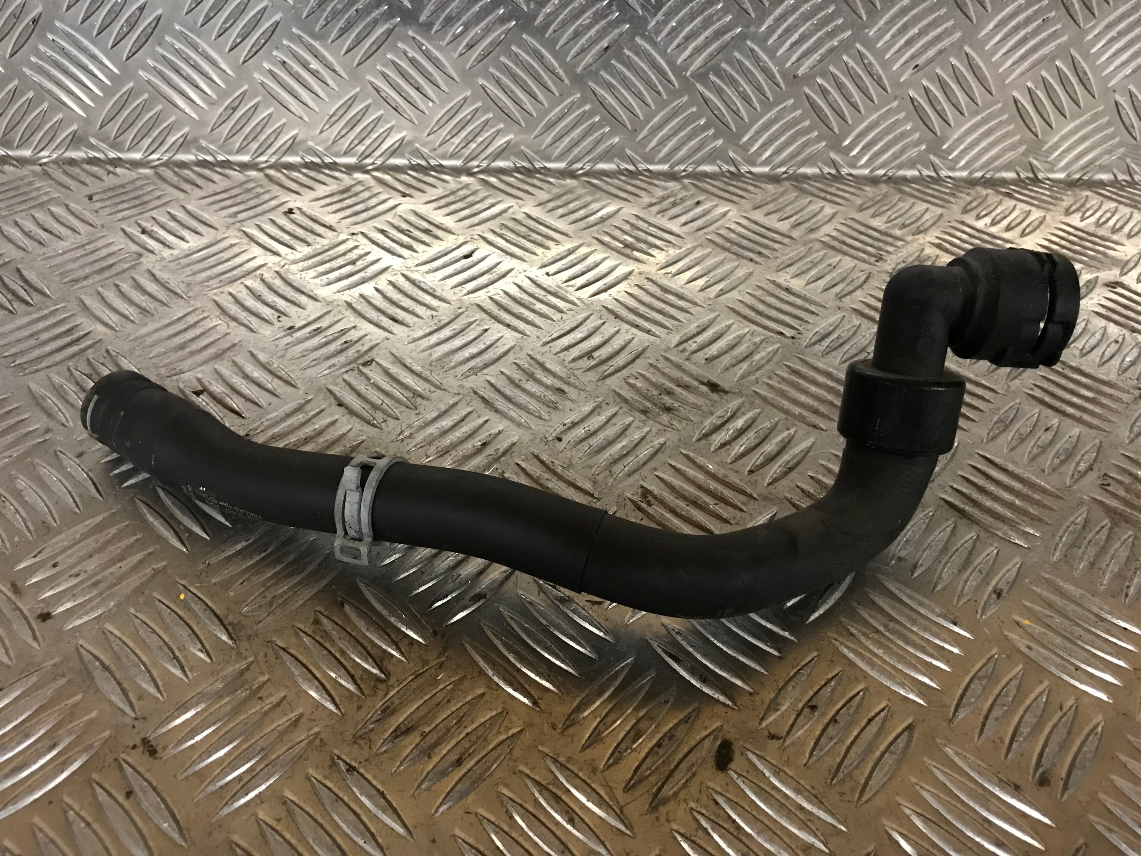 Opel Corsa D Køler Slanger Med OEM Nr. 565453722 Fra Opel Ophugger