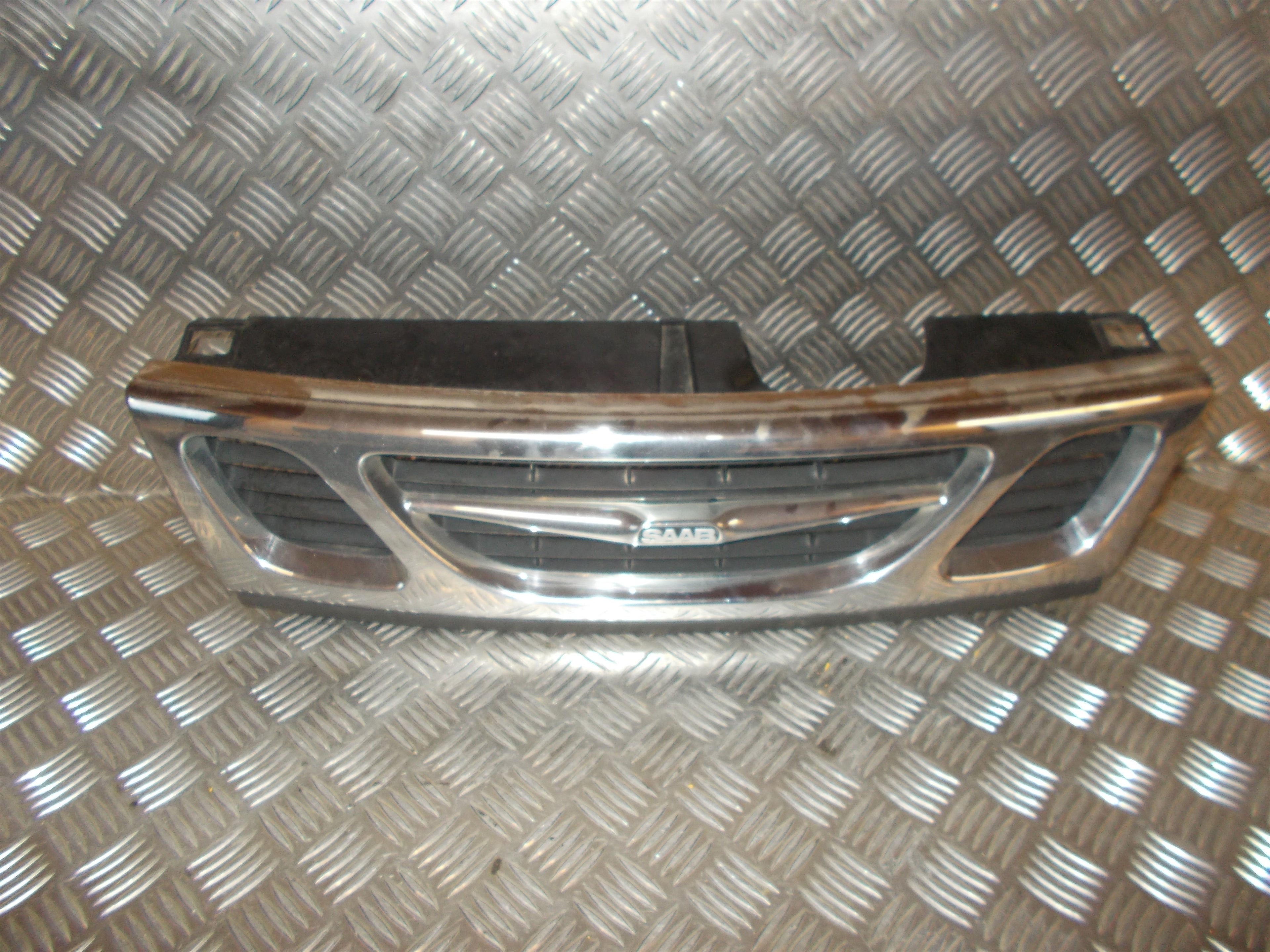 Saab 9-3 Frontgitter Med OEM Nr. Ophugger Fra Saab Ophugger