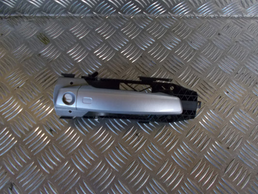 VW Touran GP2 Håndtag Udvendig Med OEM Nr. 8V0837885 Fra VW Ophugger
