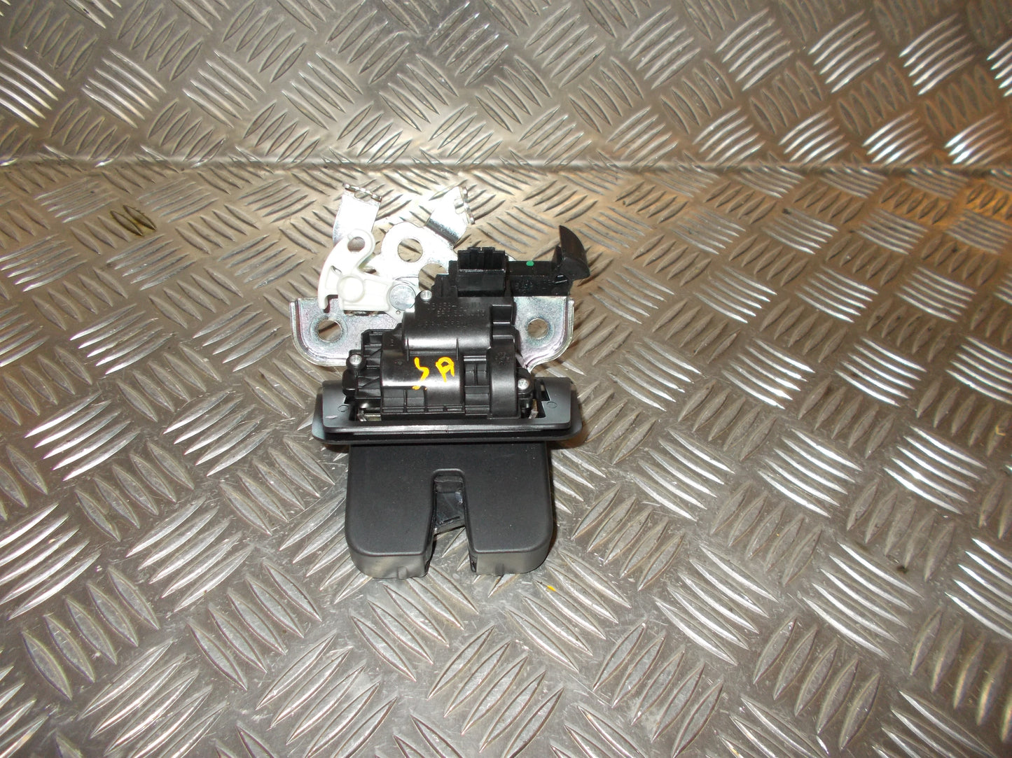 VW Touran GP2 Dørlås Med OEM Nr. 8R0827505 Fra VW Ophugger