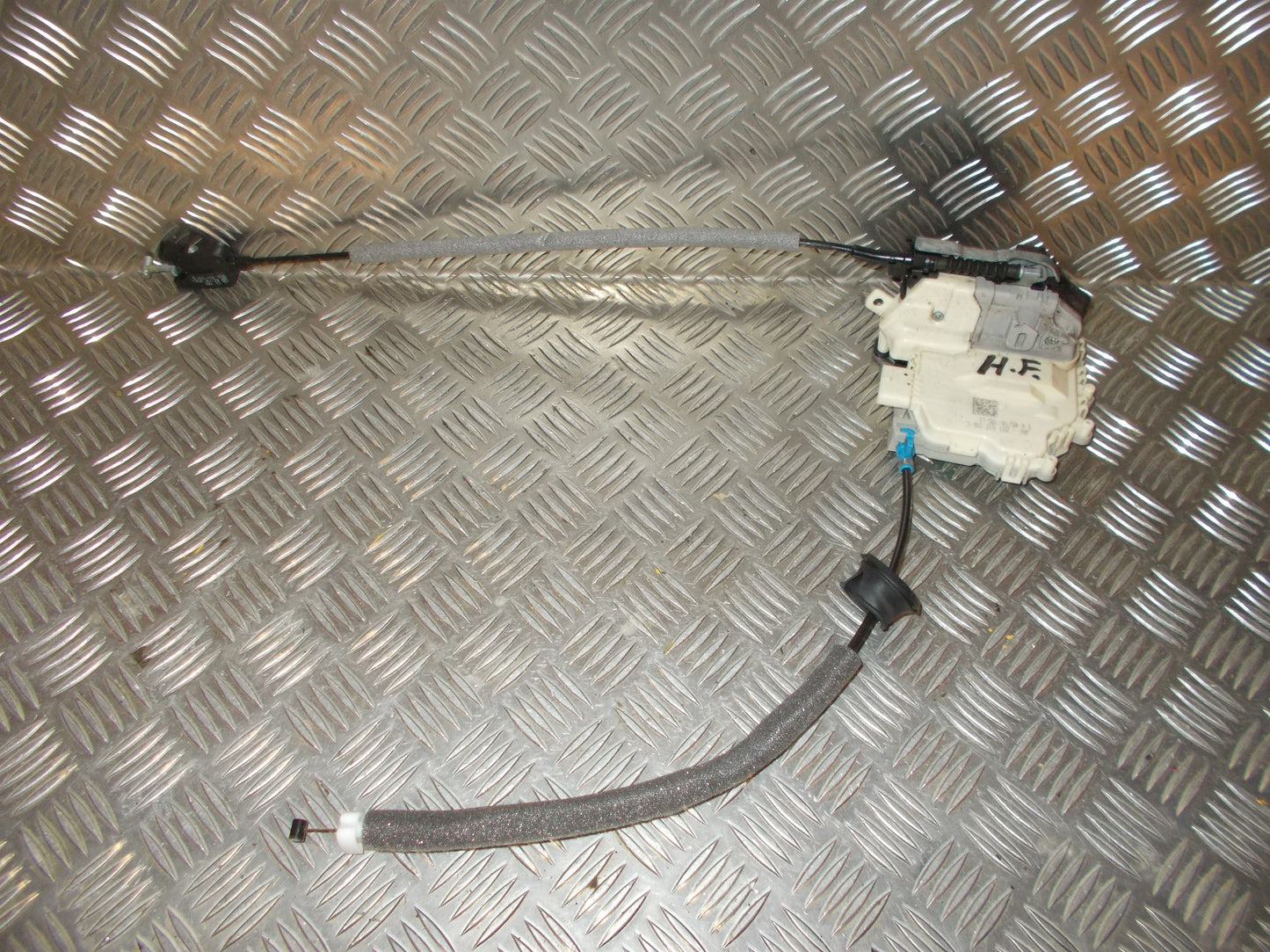 VW Touran GP2 Dørlås Med OEM Nr. 8X1837016C Fra VW Ophugger