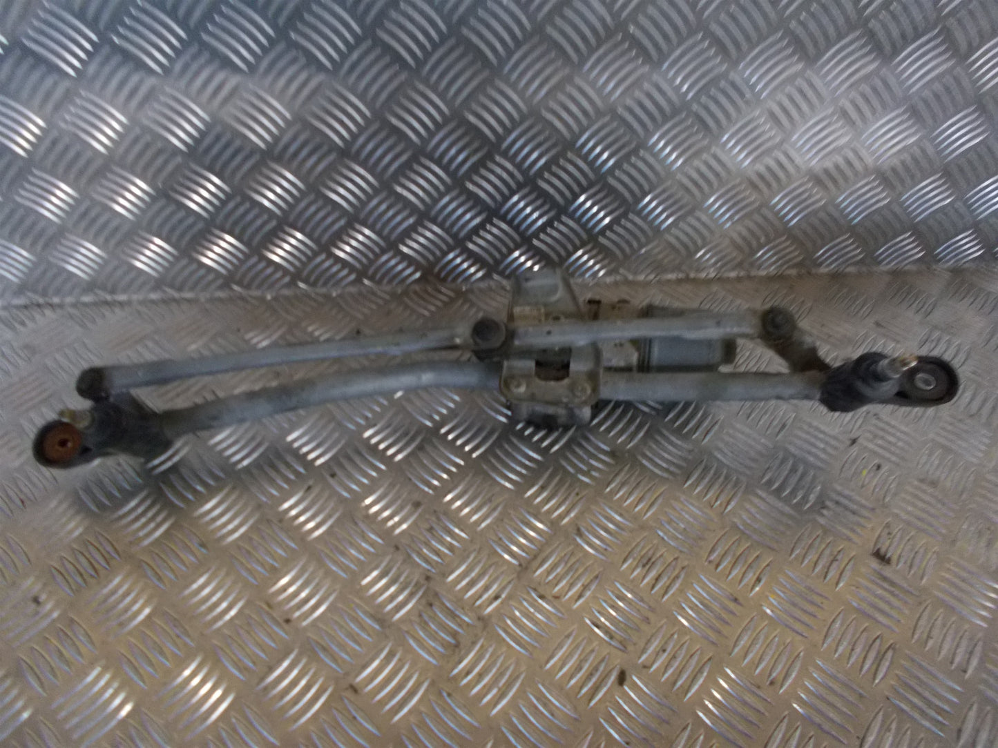 Mazda 3 BK Viskertræk Med OEM Nr. Ophugger Fra Mazda Ophugger