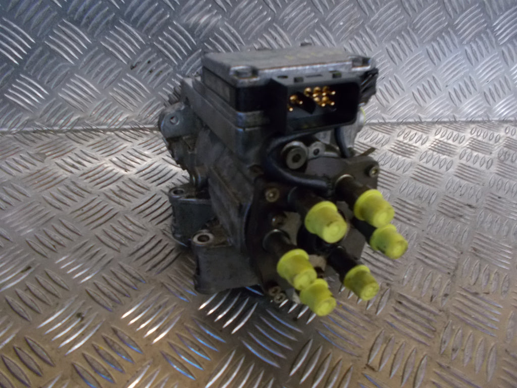 Audi A4 Dieselpumpe Med OEM Nr. 0470508002 Fra Audi Ophugger