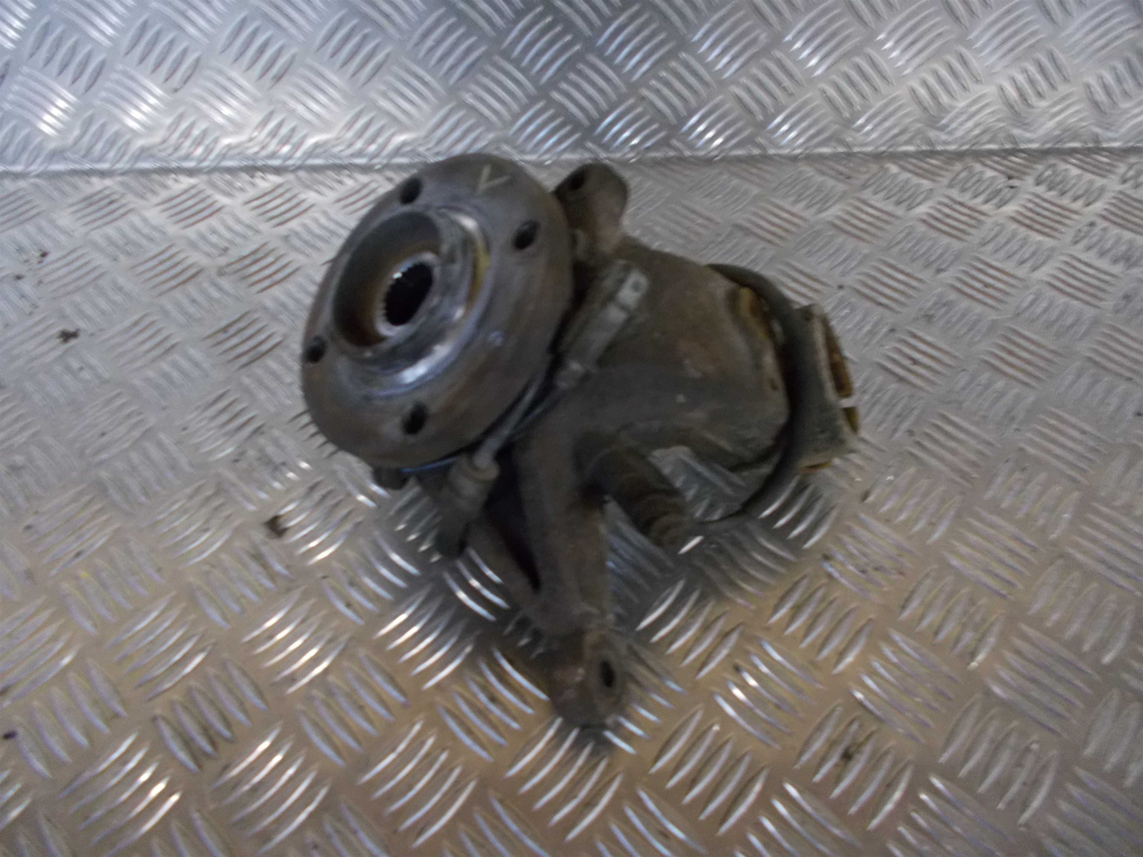Citroen Berlingo Spindel For V Med OEM Nr. 364654 Fra Citroen Ophugger