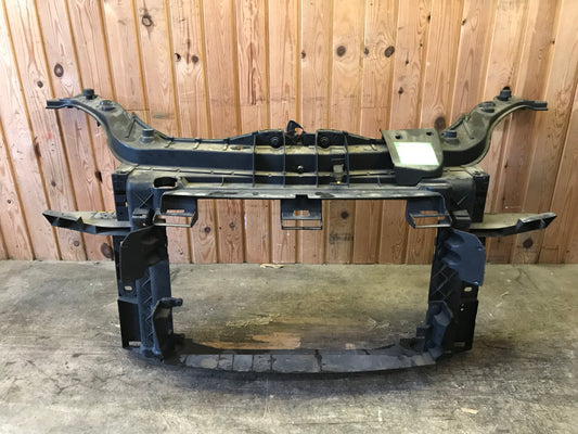 Ford Fiesta 6 Frontkasse Med OEM Nr. 1518180 Fra Ford Ophugger