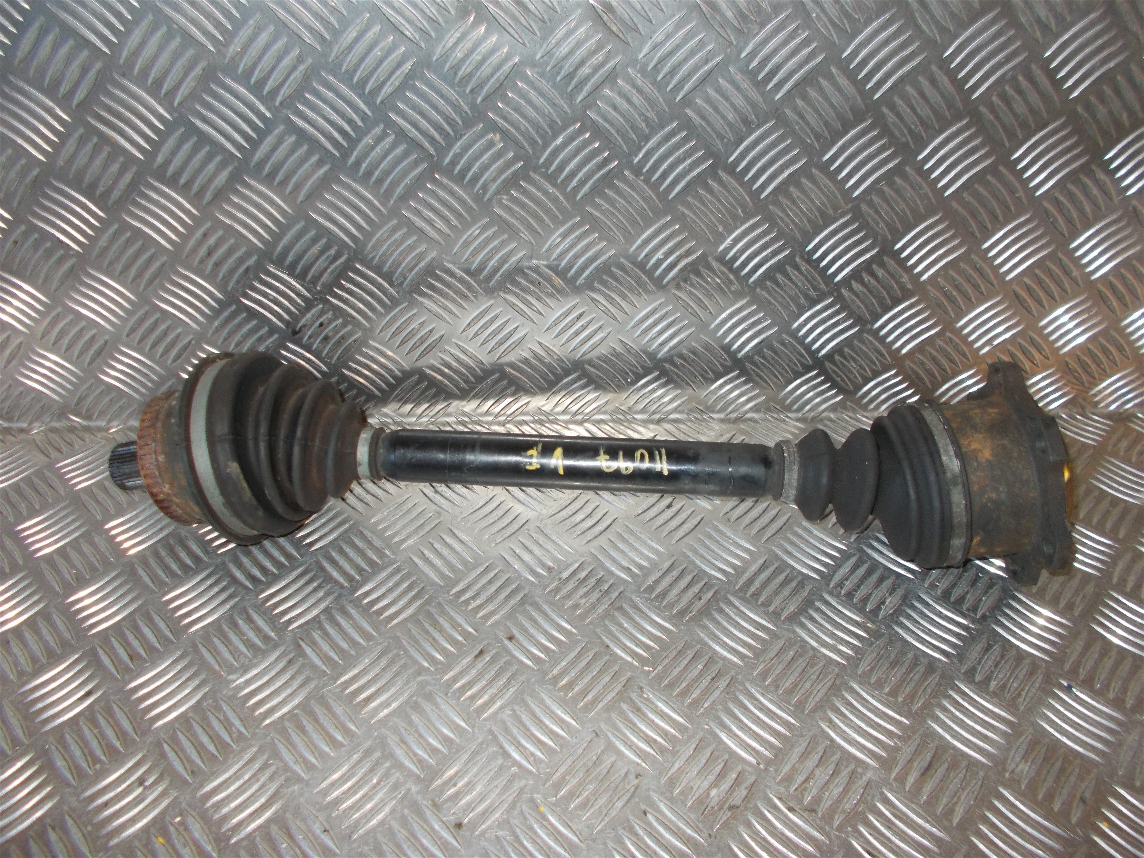 VW Passat 3B Trækaksel For V Med OEM Nr. 8D0407271ED Fra VW Ophugger