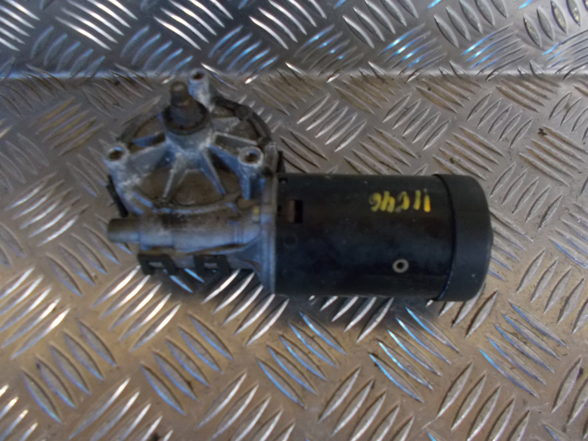 Mercedes E W210 Viskermotor Med OEM Nr. Ophugger Fra Mercedes Ophugger