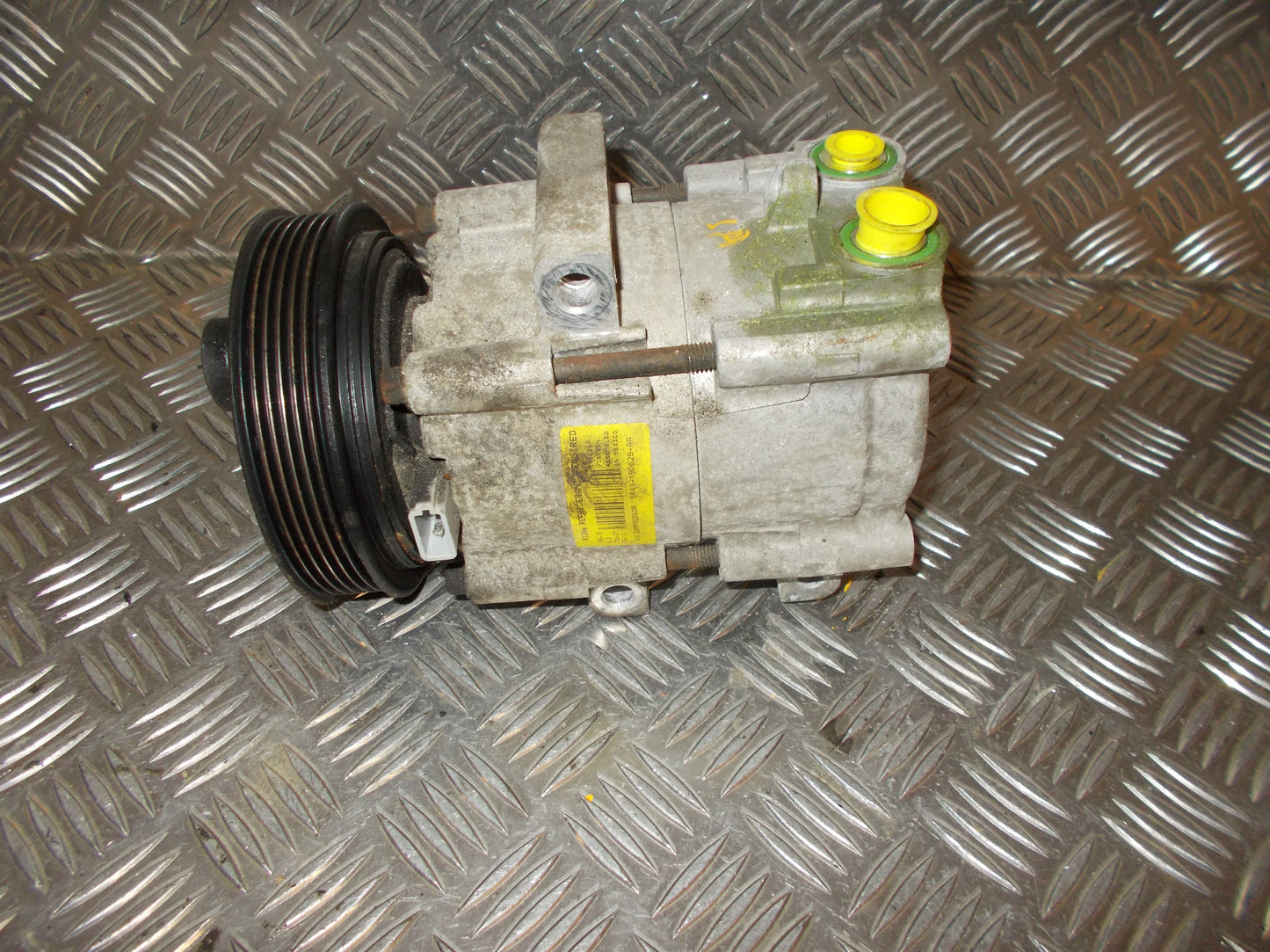 Ford Fiesta 6 Aircondition Pumpe Med OEM Nr. 6S4319D629AA Fra Ford Ophugger