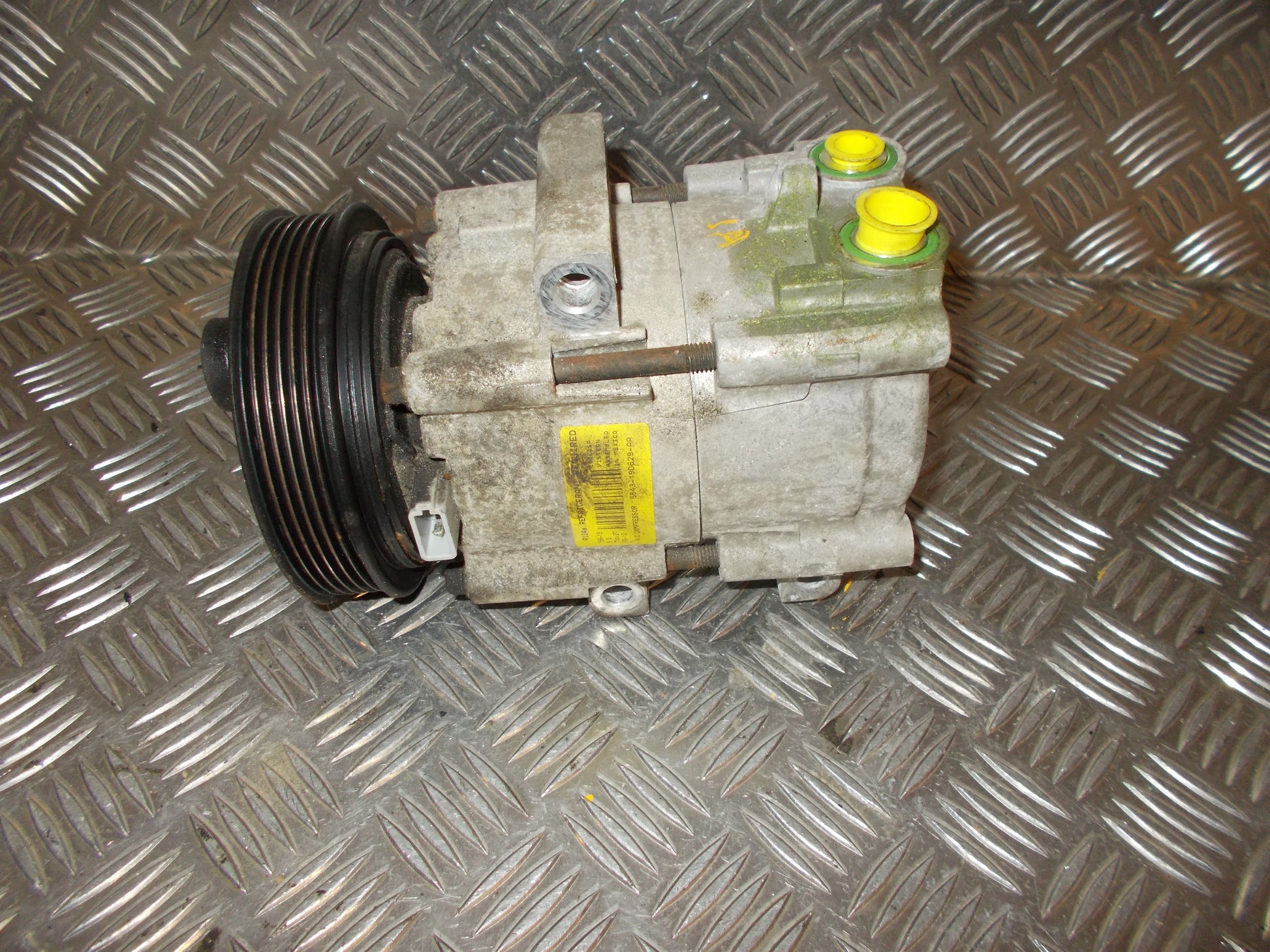 Ford Fiesta 6 Aircondition Pumpe Med OEM Nr. 6S4319D629AA Fra Ford Ophugger