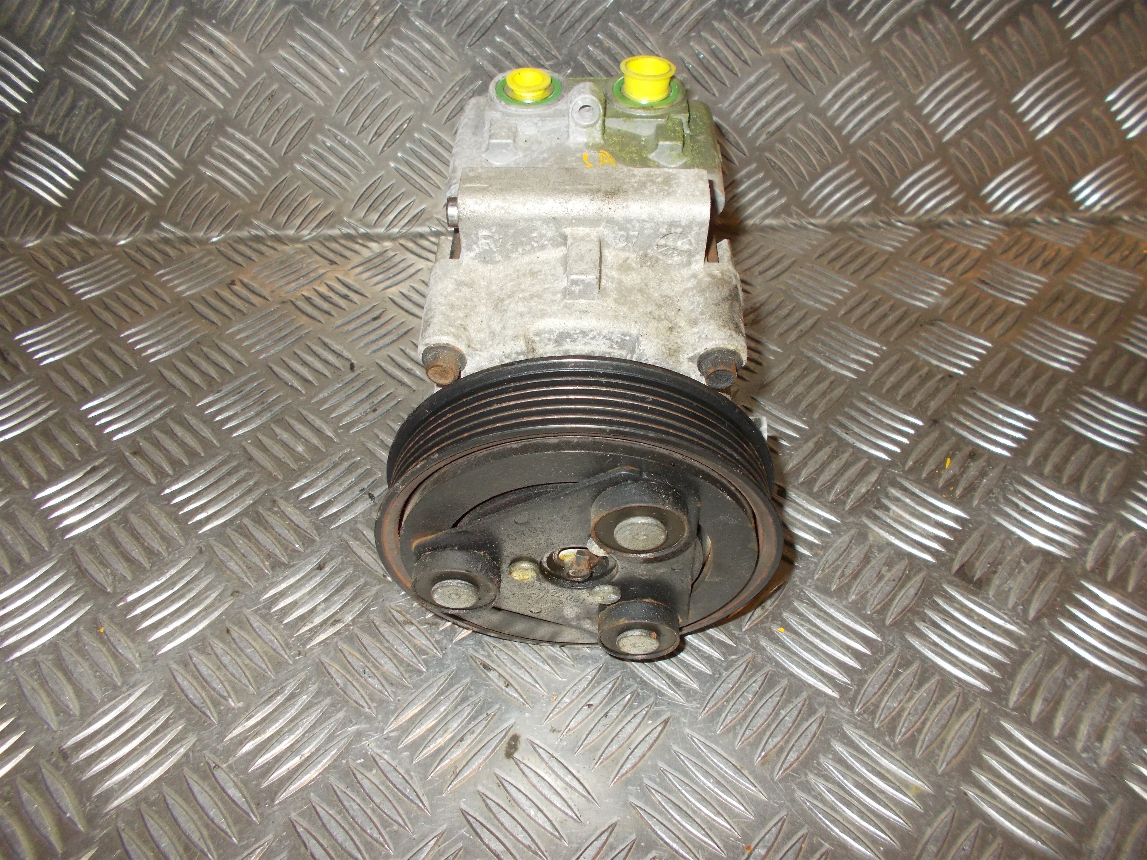 Ford Fiesta 6 Aircondition Pumpe Med OEM Nr. 6S4319D629AA Fra Ford Ophugger