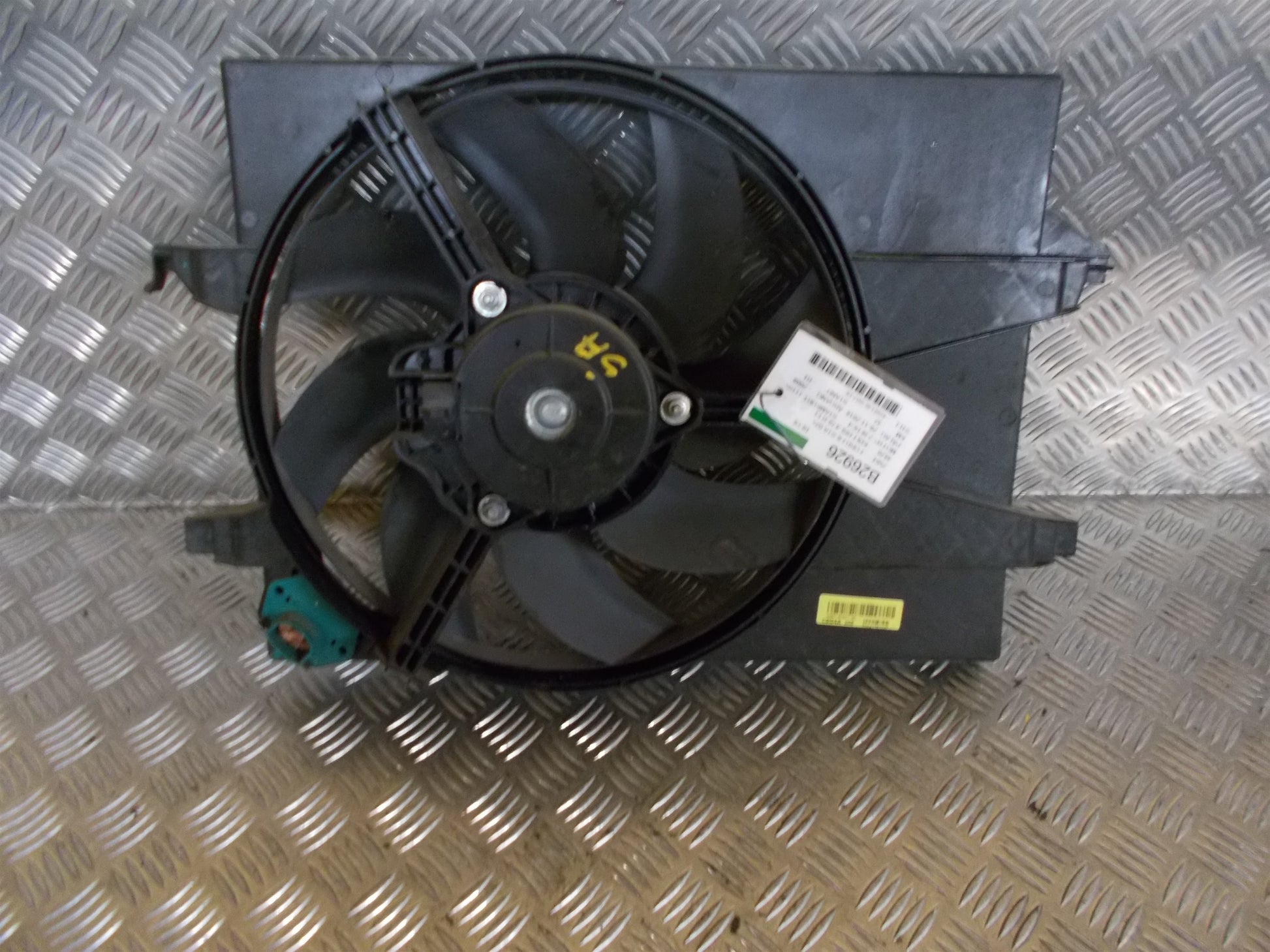 Ford Fiesta 6 Kølerblæser El Med OEM Nr. 4S6H8C607BE Fra Ford Ophugger