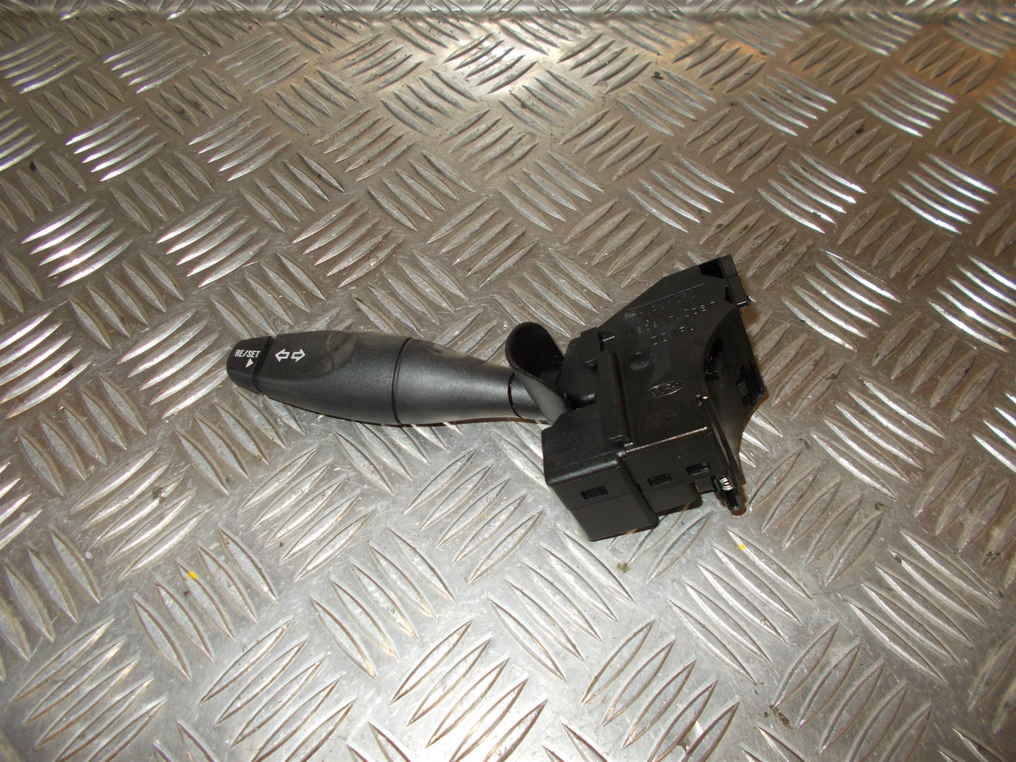 Ford Fiesta 6 Kontakt Blink Med OEM Nr. 6S6T13335AA Fra Ford Ophugger