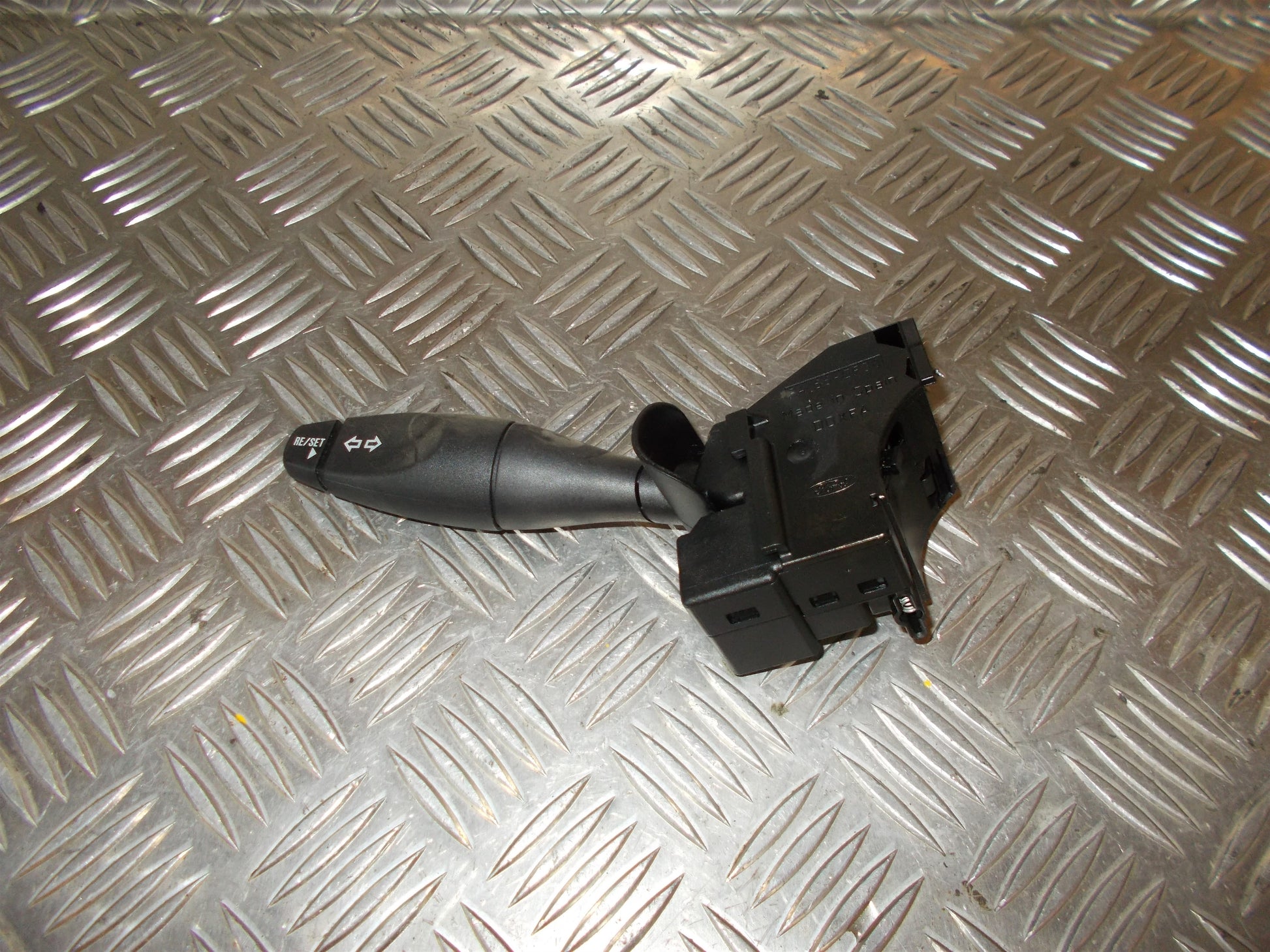 Ford Fiesta 6 Kontakt Blink Med OEM Nr. 6S6T13335AA Fra Ford Ophugger