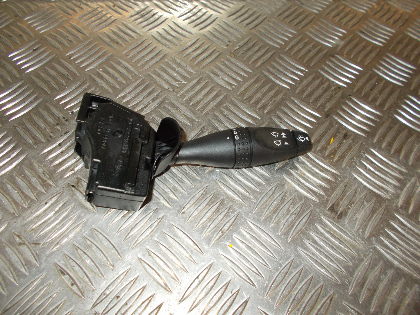 Ford Fiesta 6 Kontakt Visker Med OEM Nr. 1S7T17A553DD Fra Ford Ophugger