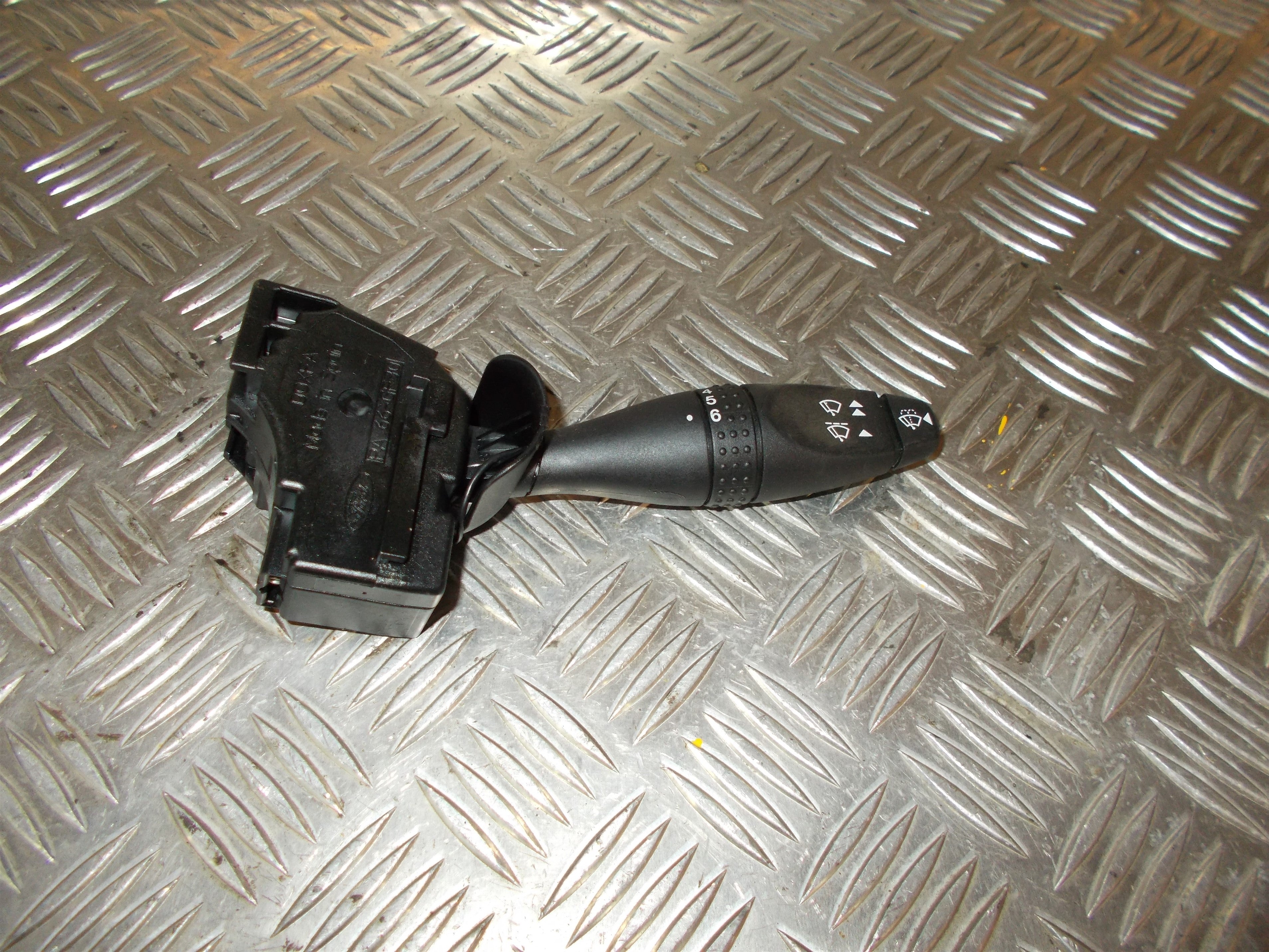Ford Fiesta 6 Kontakt Visker Med OEM Nr. 1S7T17A553DD Fra Ford Ophugger
