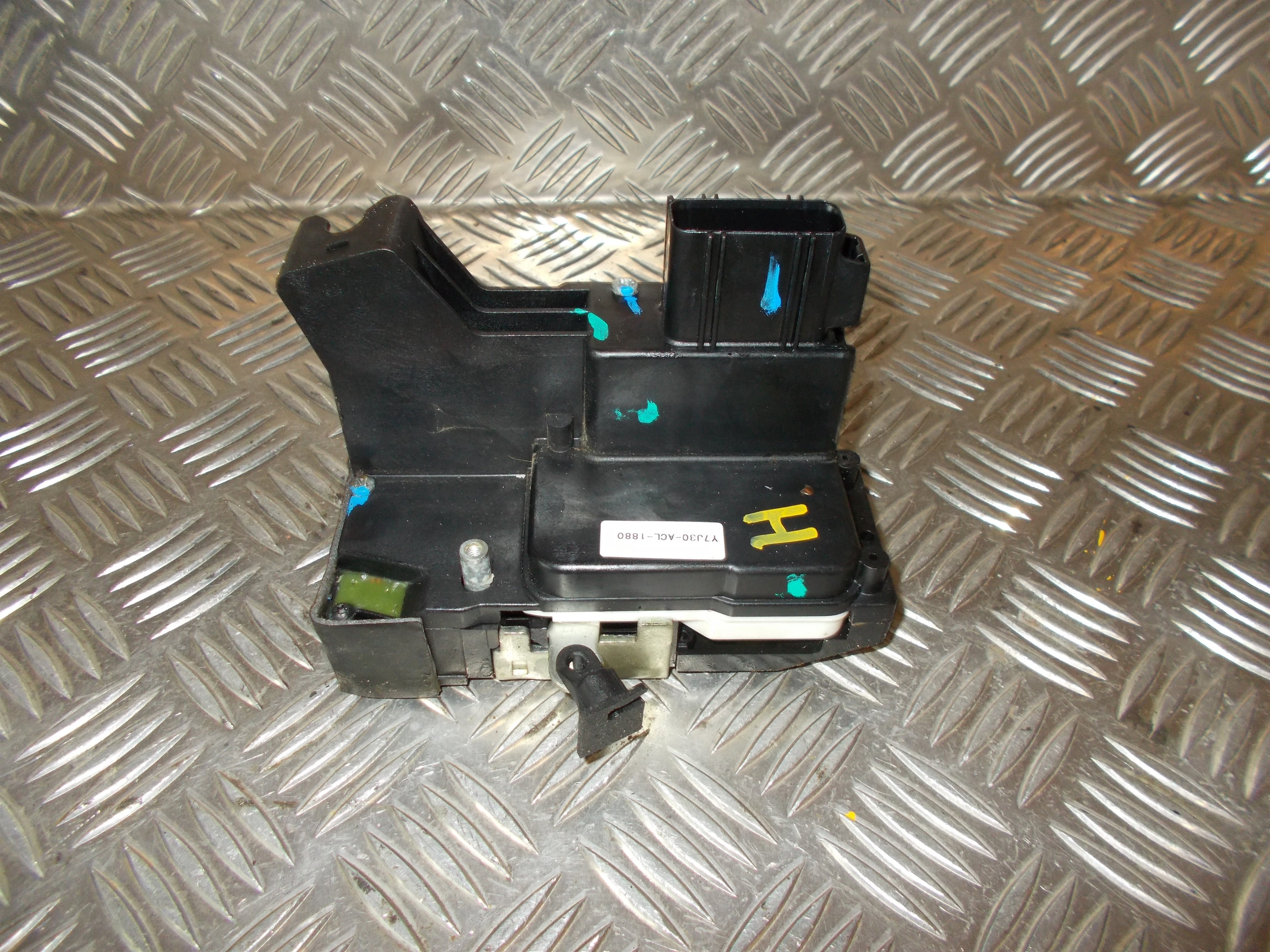 Ford Fiesta 6 Dørlås Med OEM Nr. Y7J30ACL1880 Fra Ford Ophugger