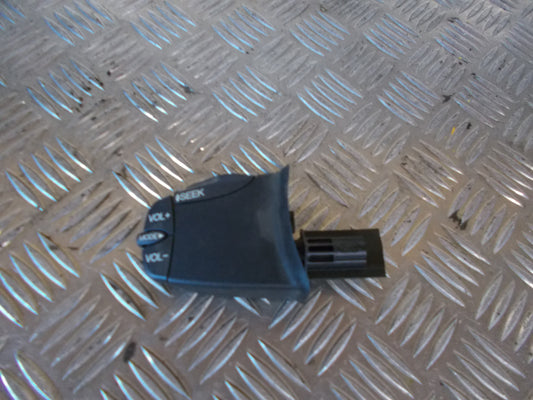 Ford Fiesta 6 Radio Div. Tilbehør Med OEM Nr. 98AB14K147AD Fra Ford Ophugger