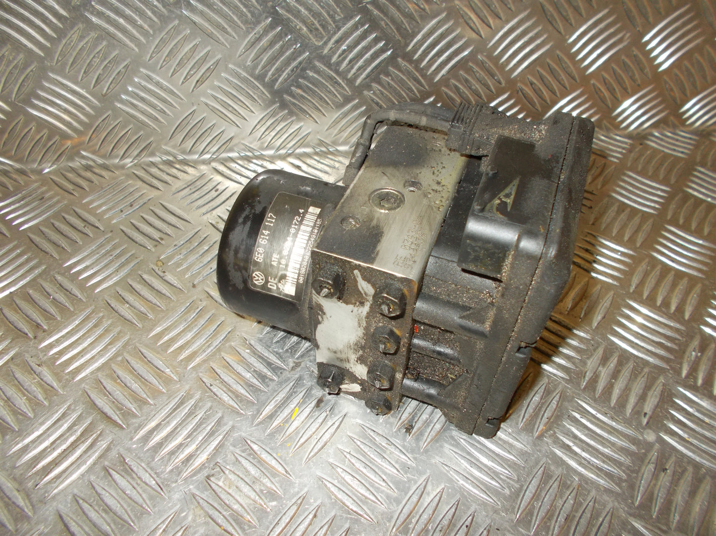 VW Lupo 6E/6X Abs Pumpe Med OEM Nr. 6E0614117 Fra VW Ophugger